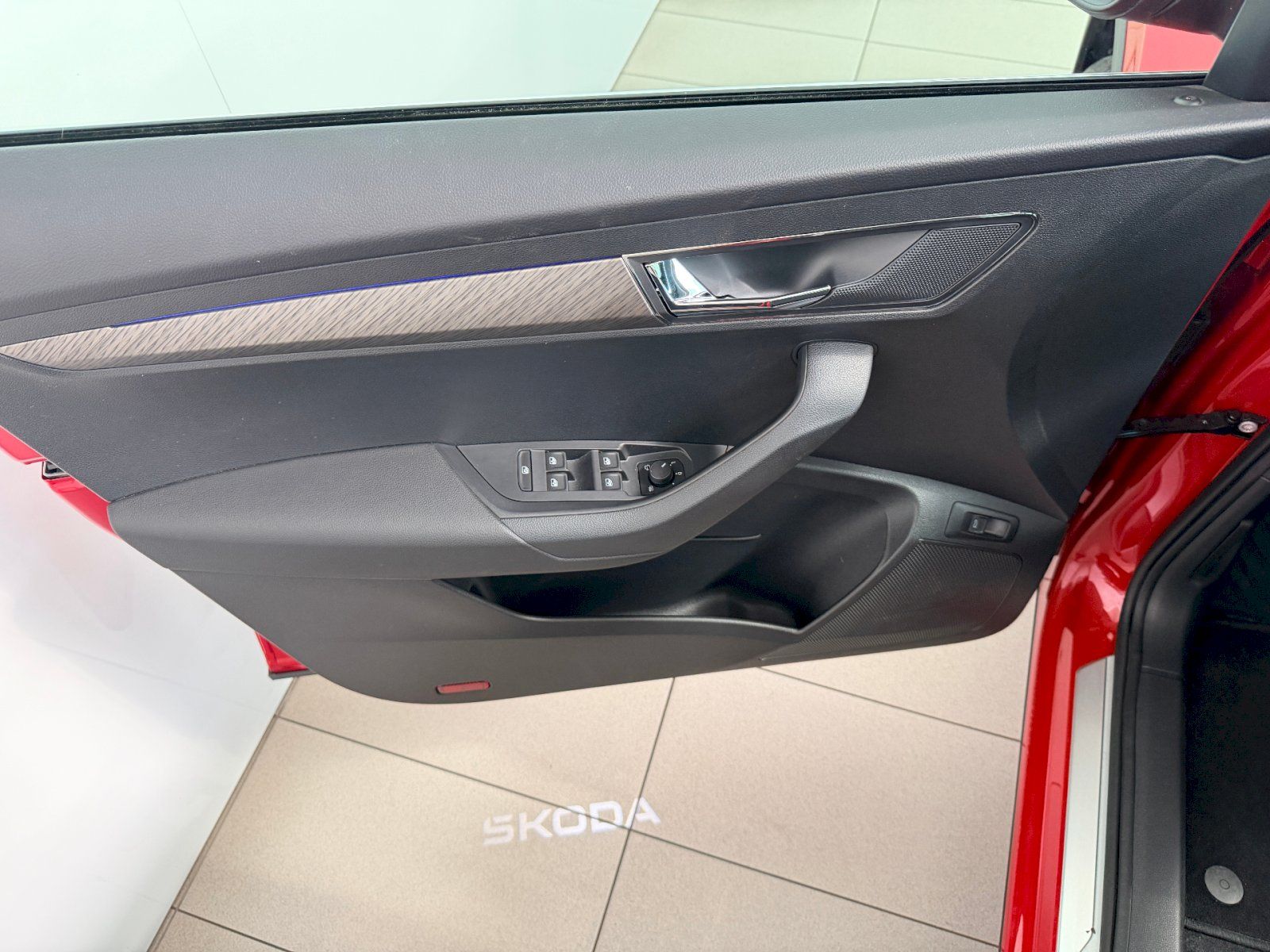 Škoda Karoq, 2,0 TDI 110 kW A7F 4x4 Top Sel - fotka 6