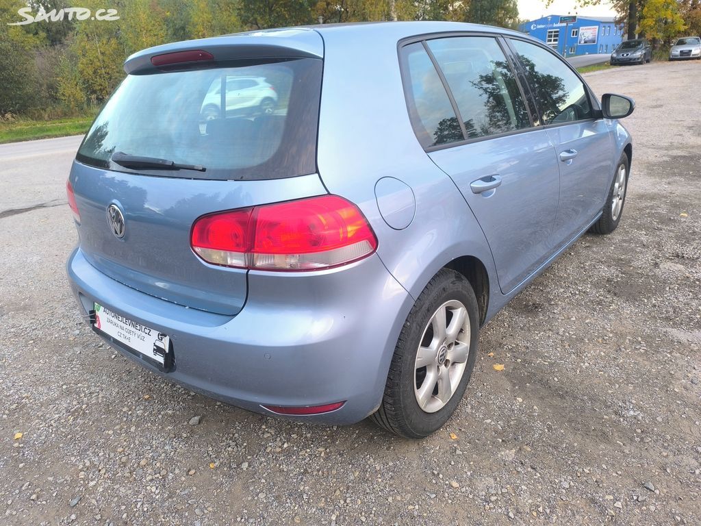 Volkswagen Golf, TDI 66KW,PĚKNÝ,SERVISKA,1MAJ57 - fotka 3