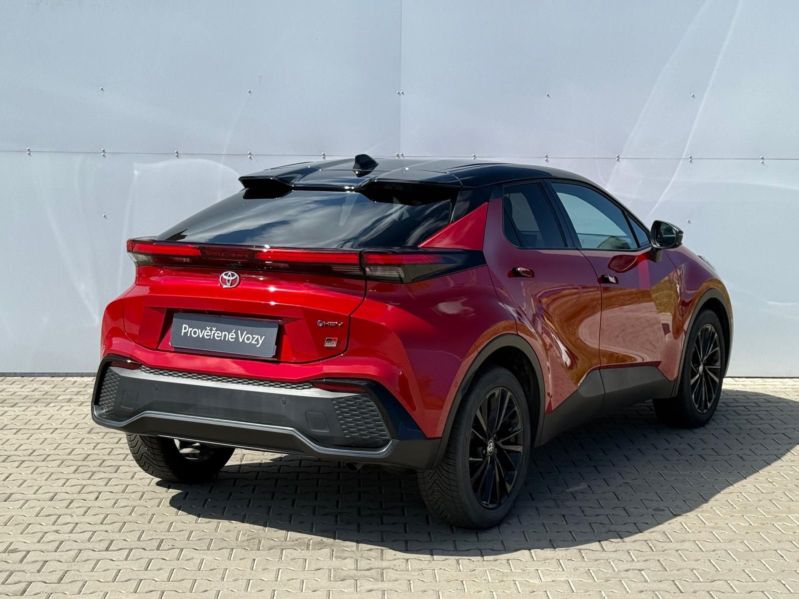 Toyota C-HR, 2,0 HEV e-CVT GR Sport - fotka 2