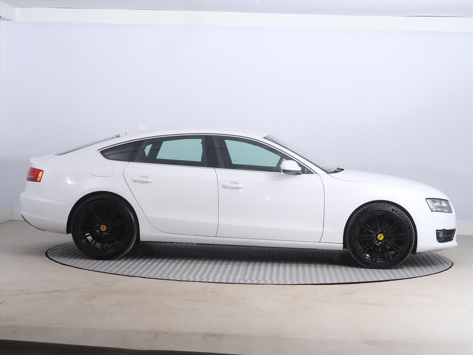 Audi A5, 2.0 TDI, Xenony - fotka 6
