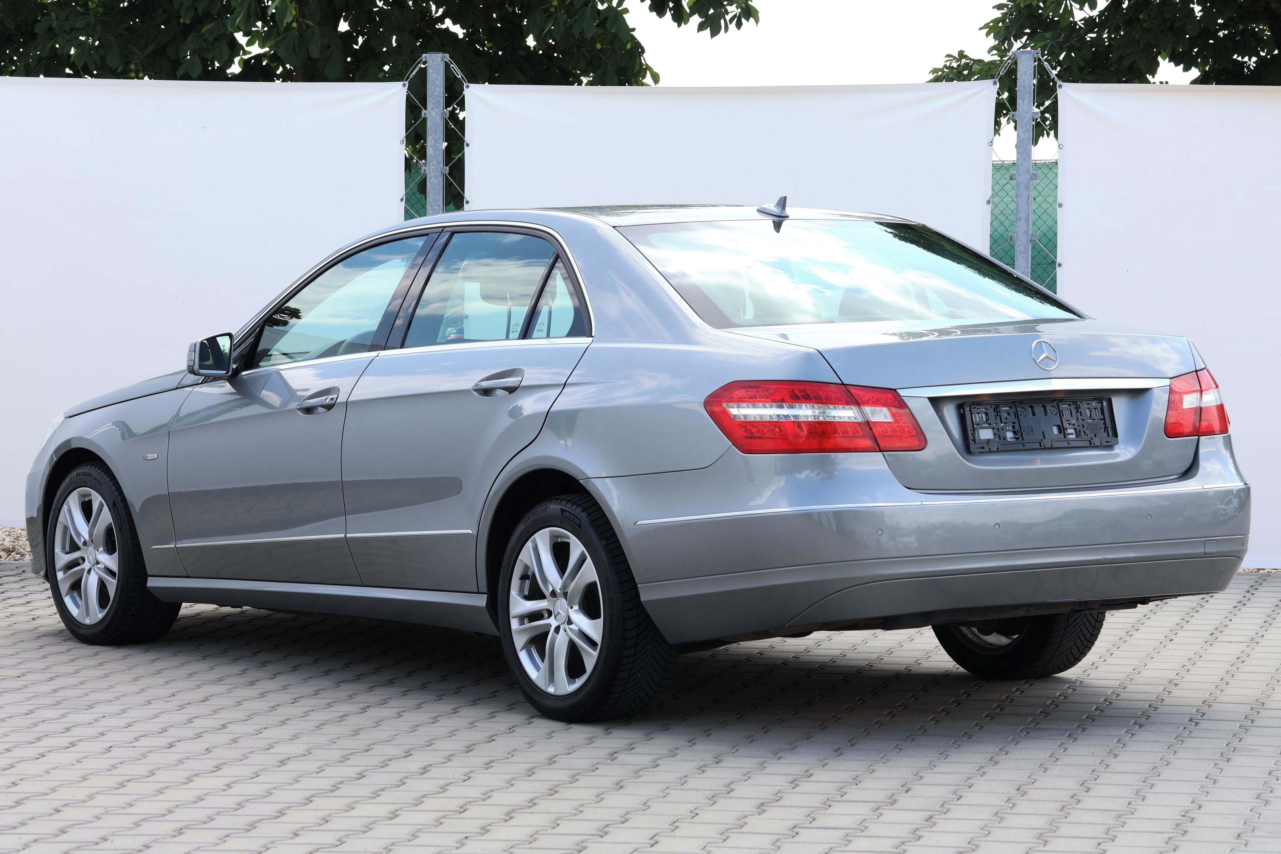 Mercedes-Benz Třídy E, 220CDI*125kW*AT*ČR*PĚKNÝ STAV - fotka 4