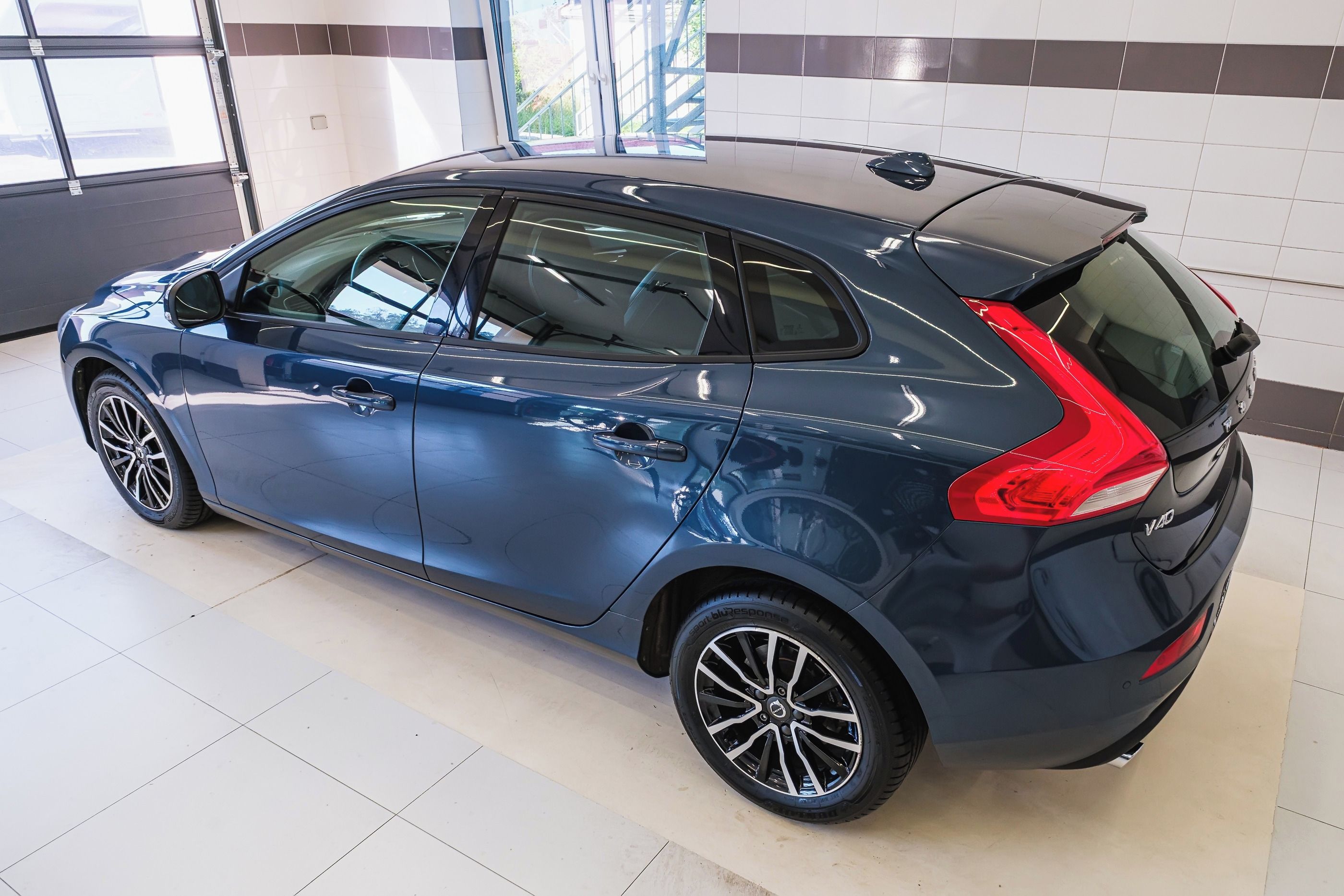 Volvo V40, 2.0D2 Momentum 88kW automat - fotka 6
