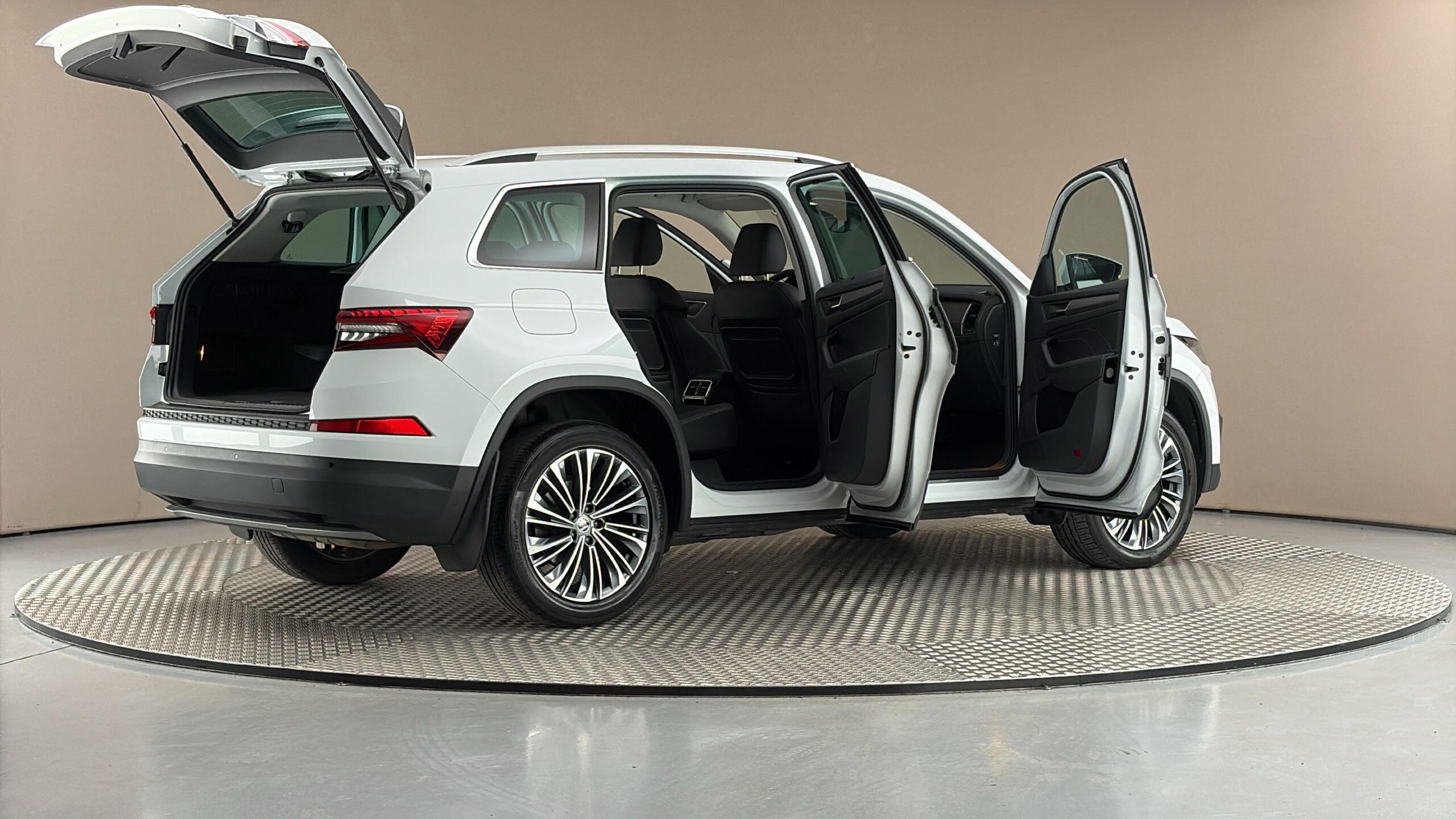 Škoda Kodiaq, 2.0 TSI DSG 4x4 Style - fotka 6