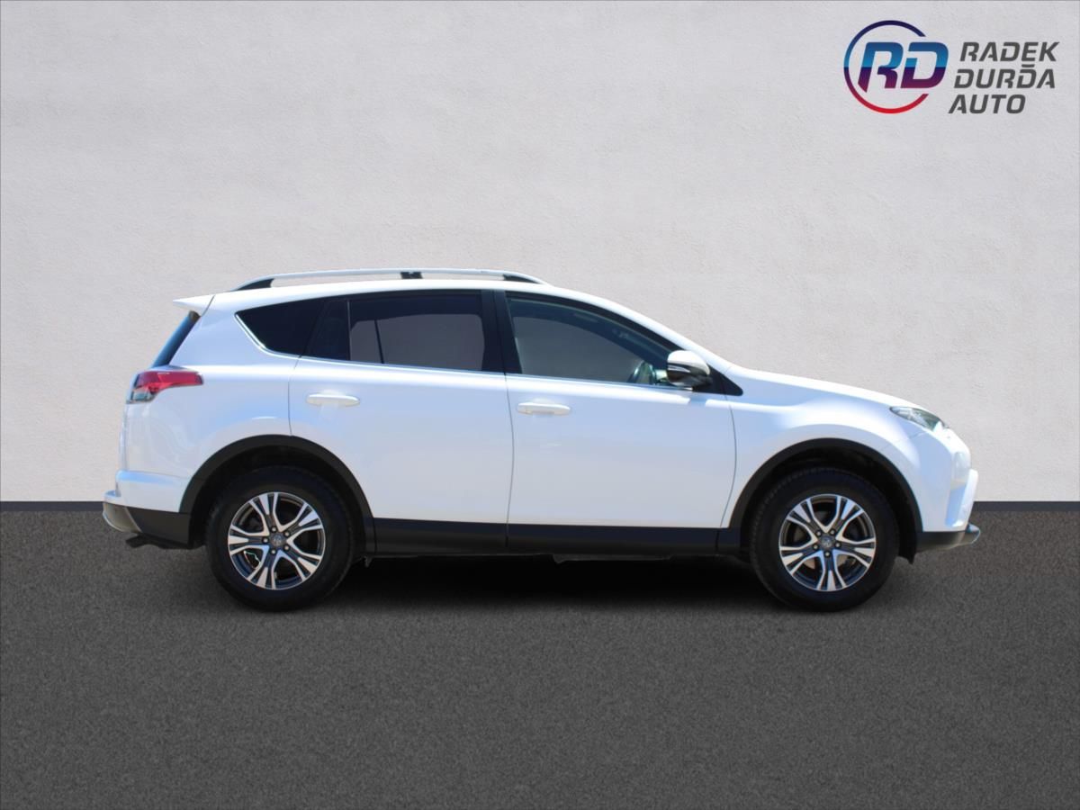 Toyota Rav4, 2,0 D-4D  NOVÉ V ČR,TAŽNÉ - fotka 4