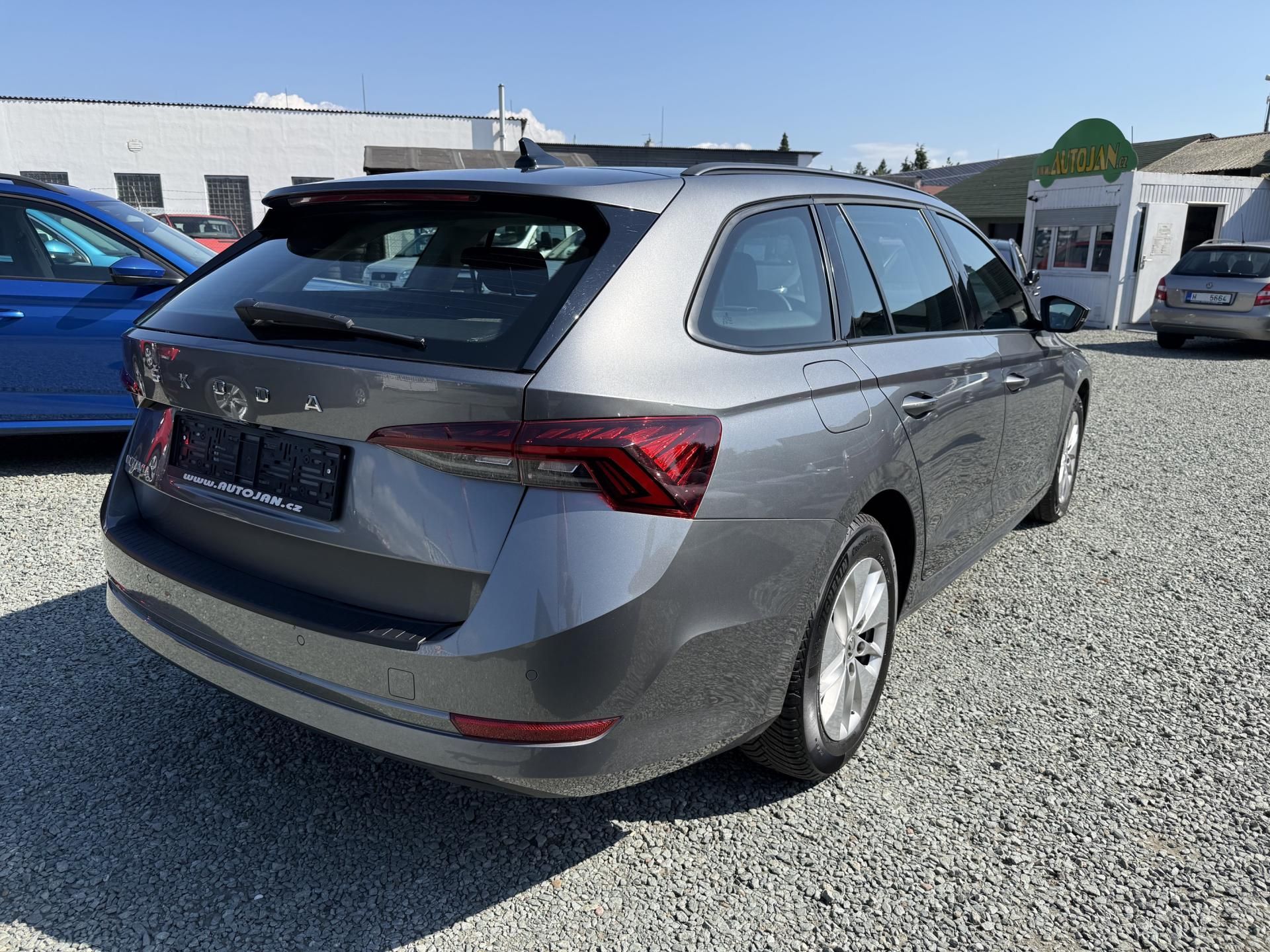 Škoda Octavia, 2.0 TDI DSG AMBITION ACC - fotka 6