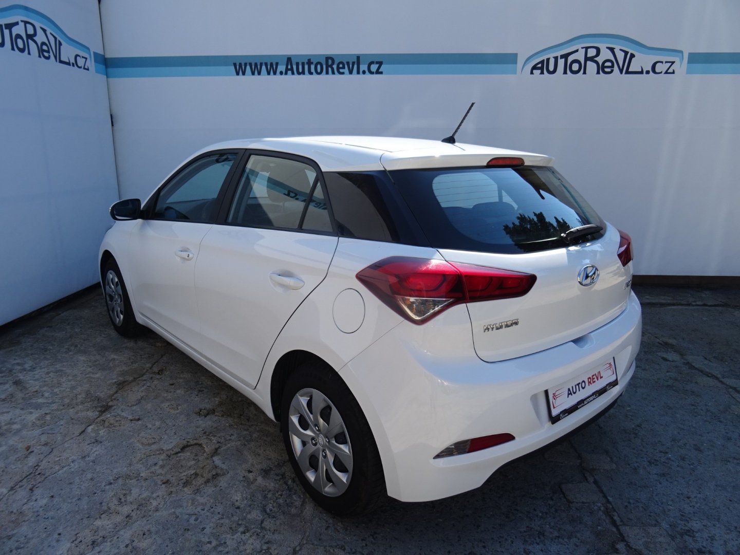 Hyundai i20, 1.2i,1maj,S.kniha,klima - fotka 3