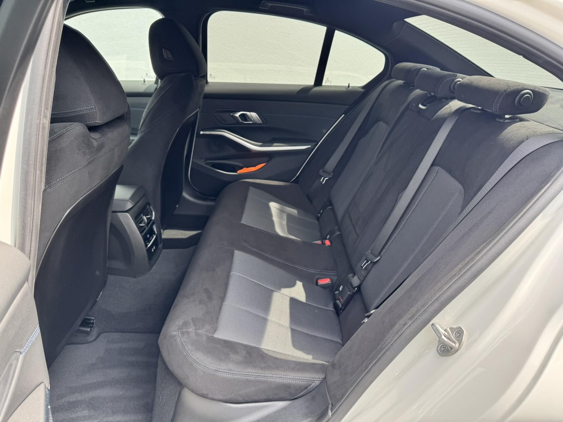 BMW Řada 3, 330i xDrive Sedan Mpaket - fotka 6