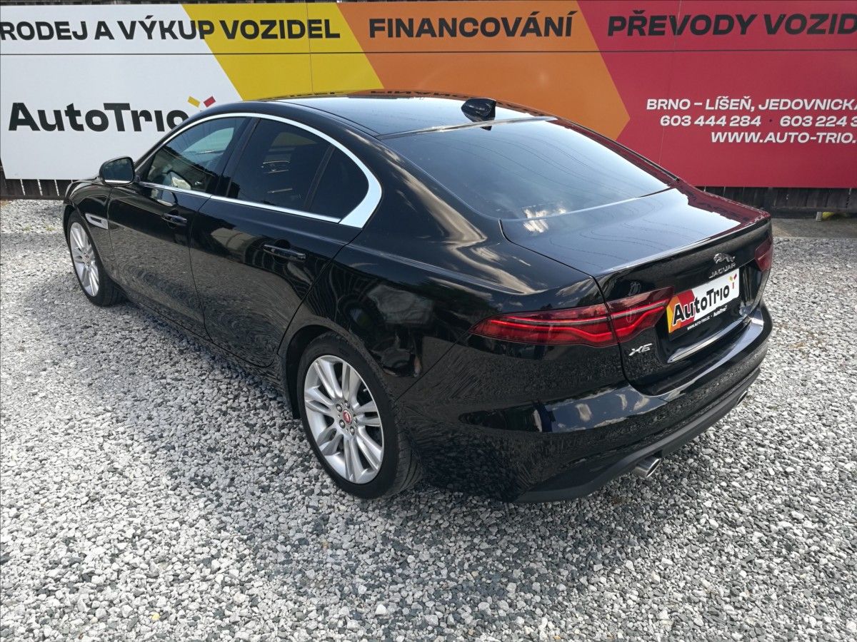 Jaguar XE, 2,0 T 52000 km - fotka 4