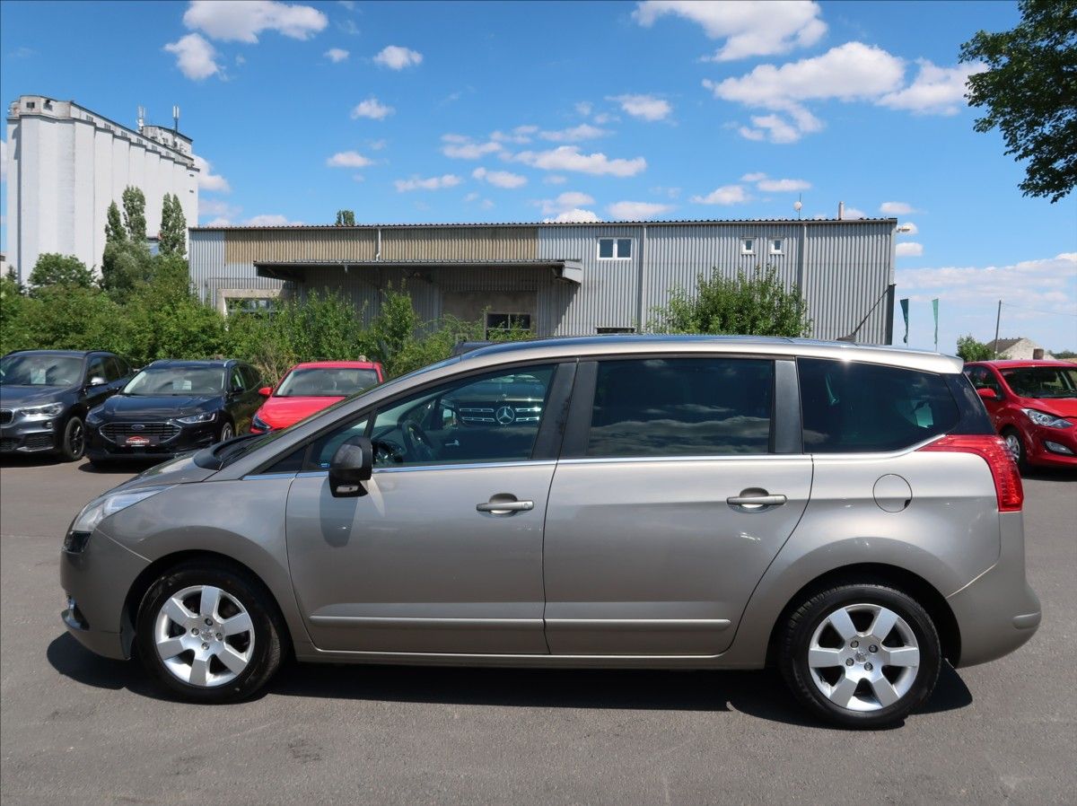 Peugeot 5008, 2,0 HDi,110kW,NovéČR,7míst - fotka 6