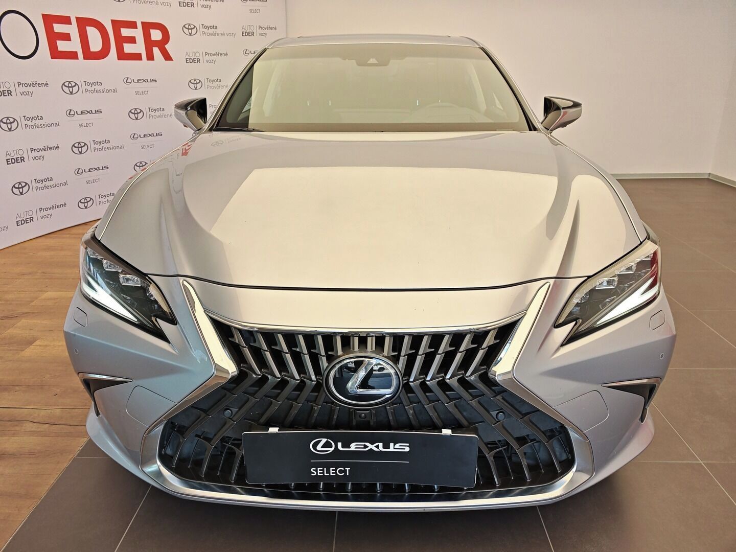 Lexus ES, 300h Luxury - fotka 2