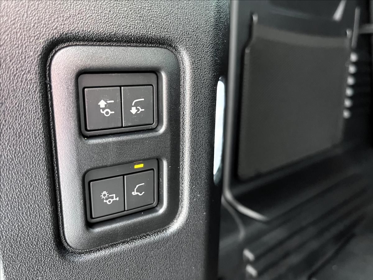 Land Rover Defender, 110 D350 X-DYNAMIC HSE - fotka 6