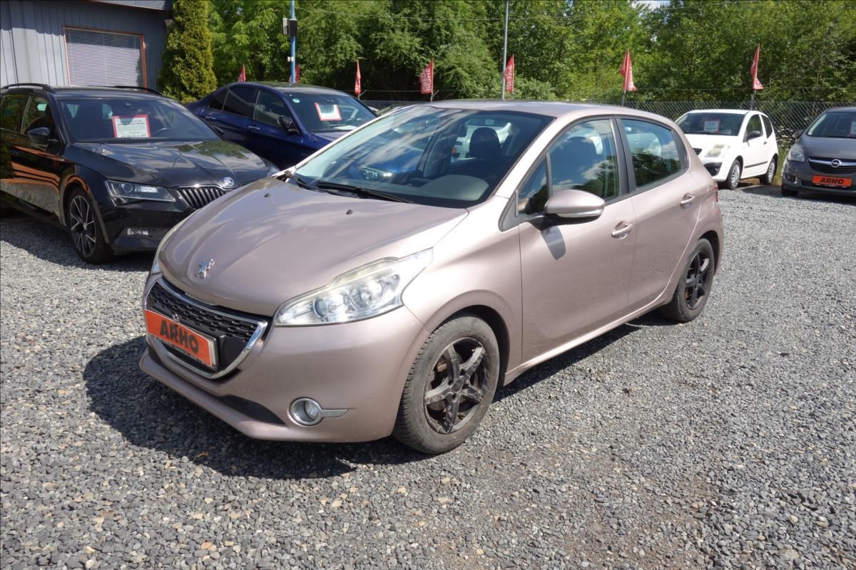 Peugeot 208, 1,4 i 70KW, ČR, KLIMATIZACE. - fotka 2