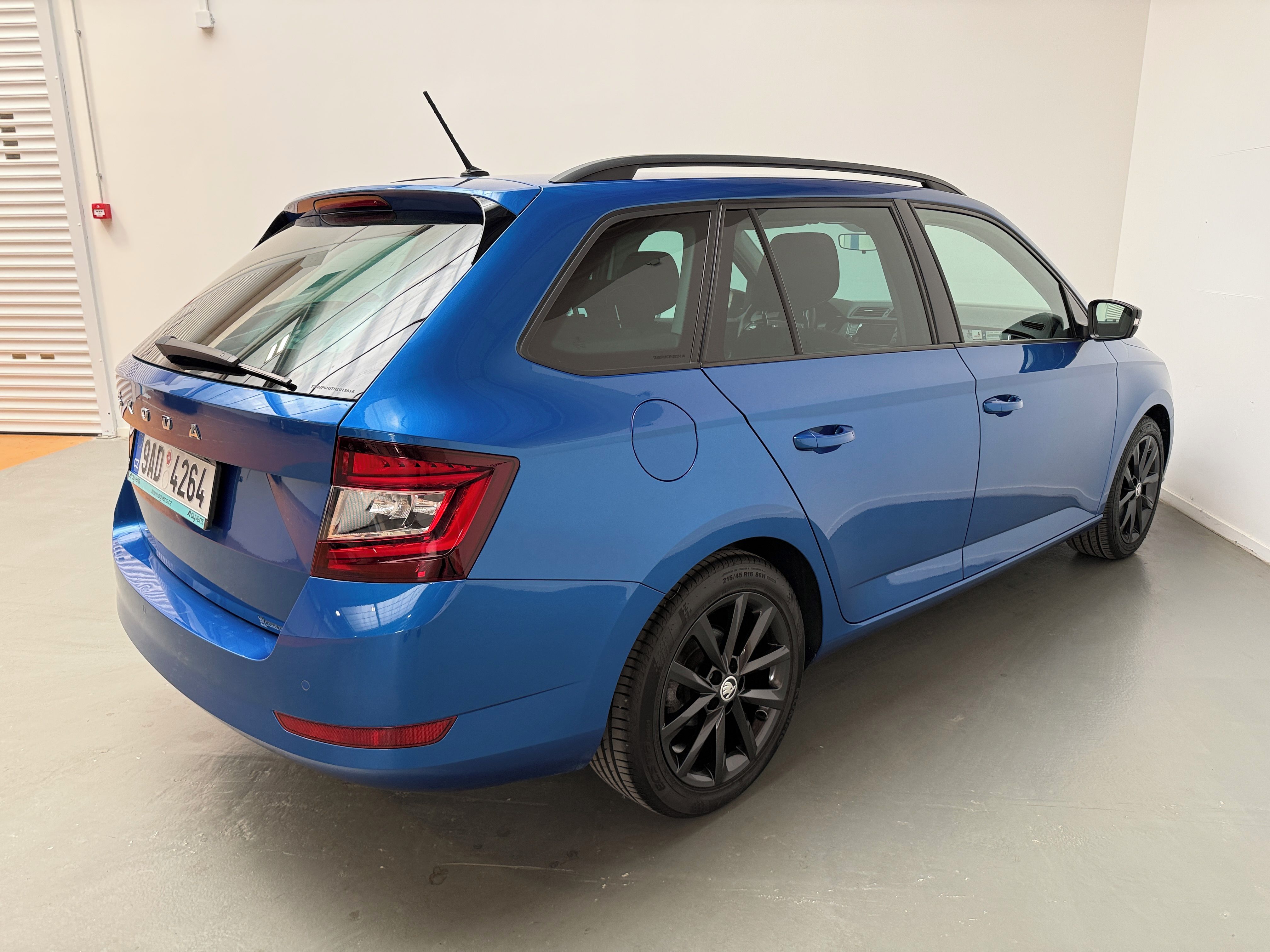 Škoda Fabia, 1.0 TSI 70kW Black Combi Tour - fotka 4