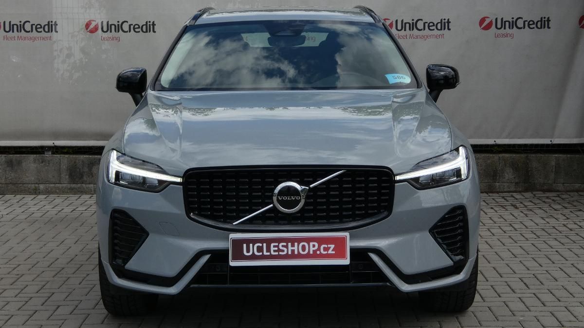 Volvo XC60, B4 mHEV AWD Plus Dark - fotka 2