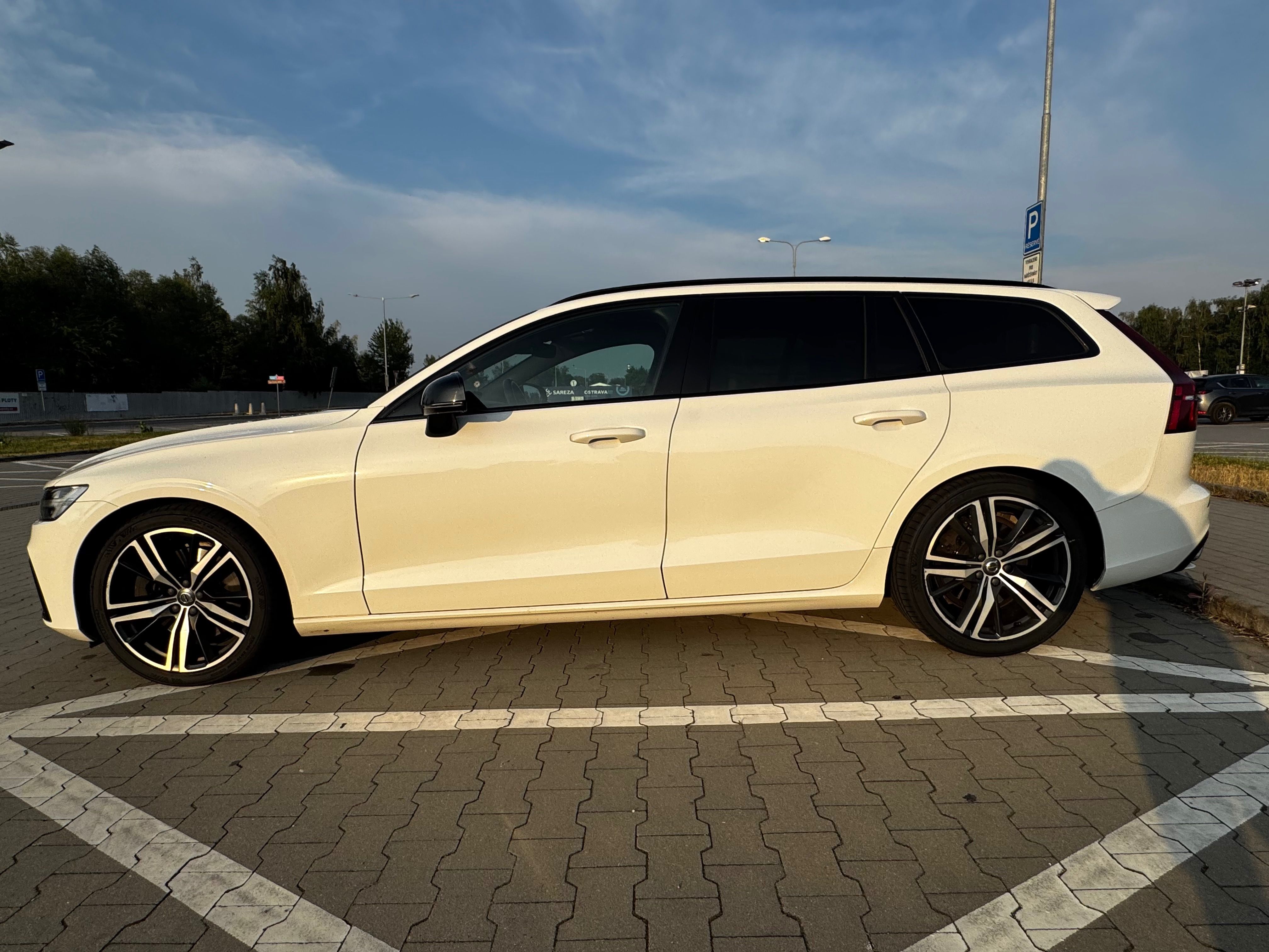 Volvo V60, Volvo V60 T5 R-Design - fotka 6