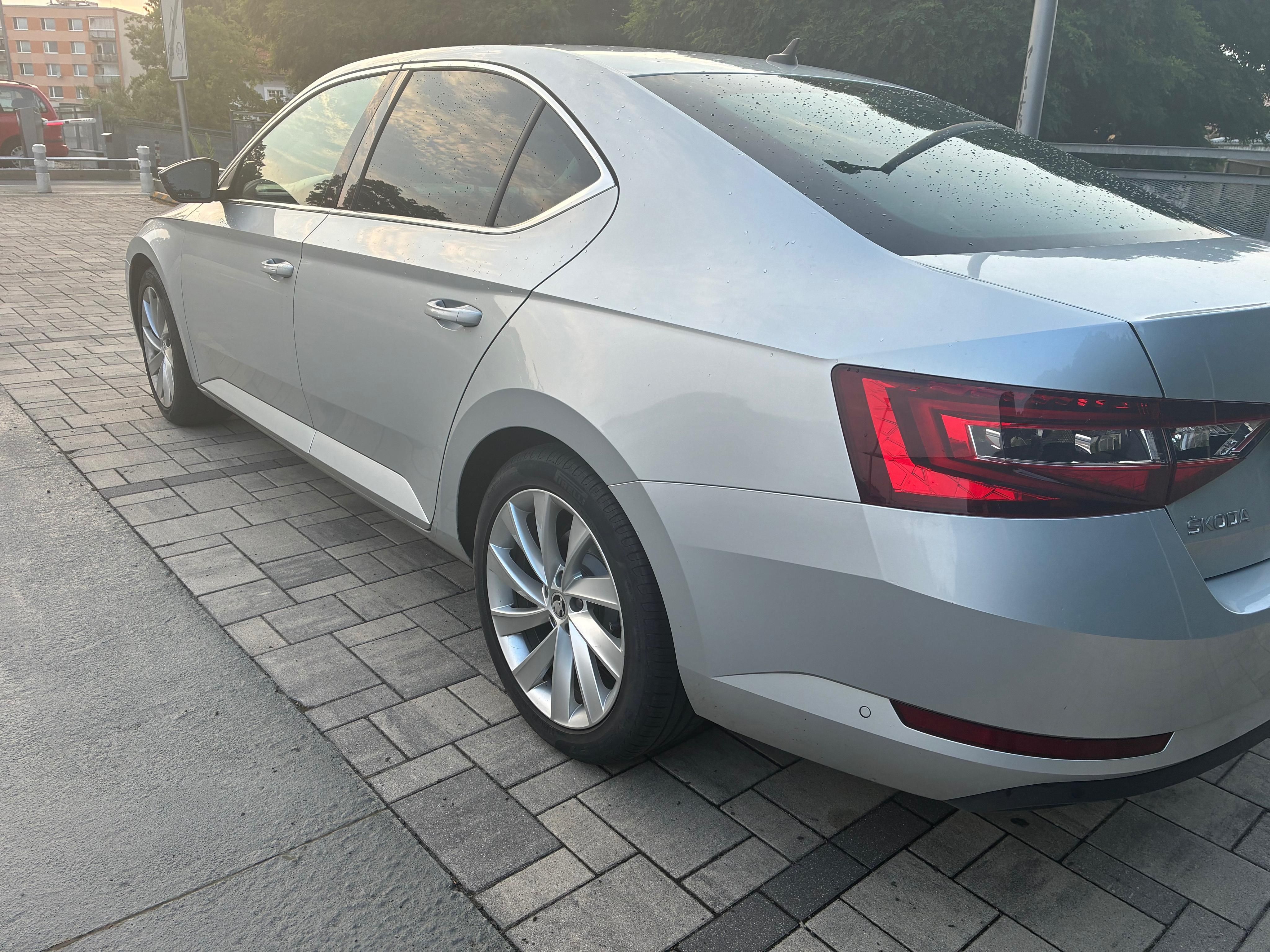 Škoda Superb, 1.4 Benzin Automat 1. majitel - fotka 4