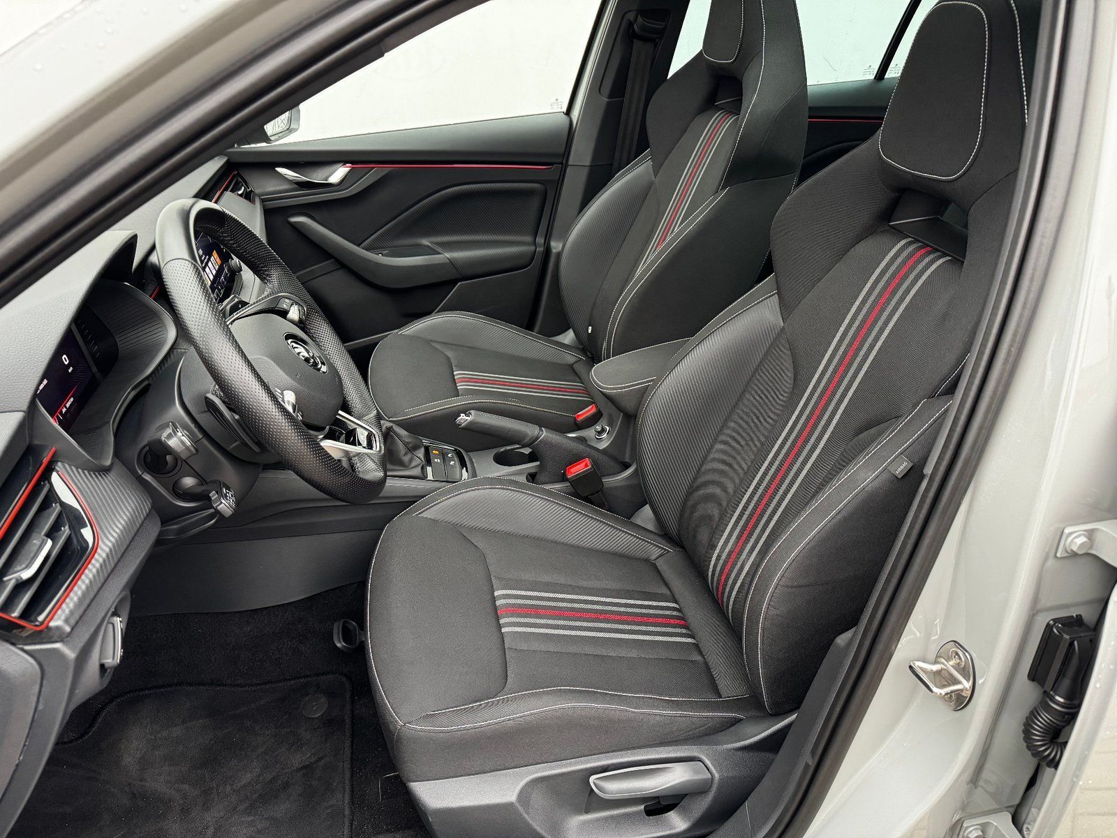 Škoda Scala, Scala 1.0 TSI 81kW Monte Carlo - fotka 5
