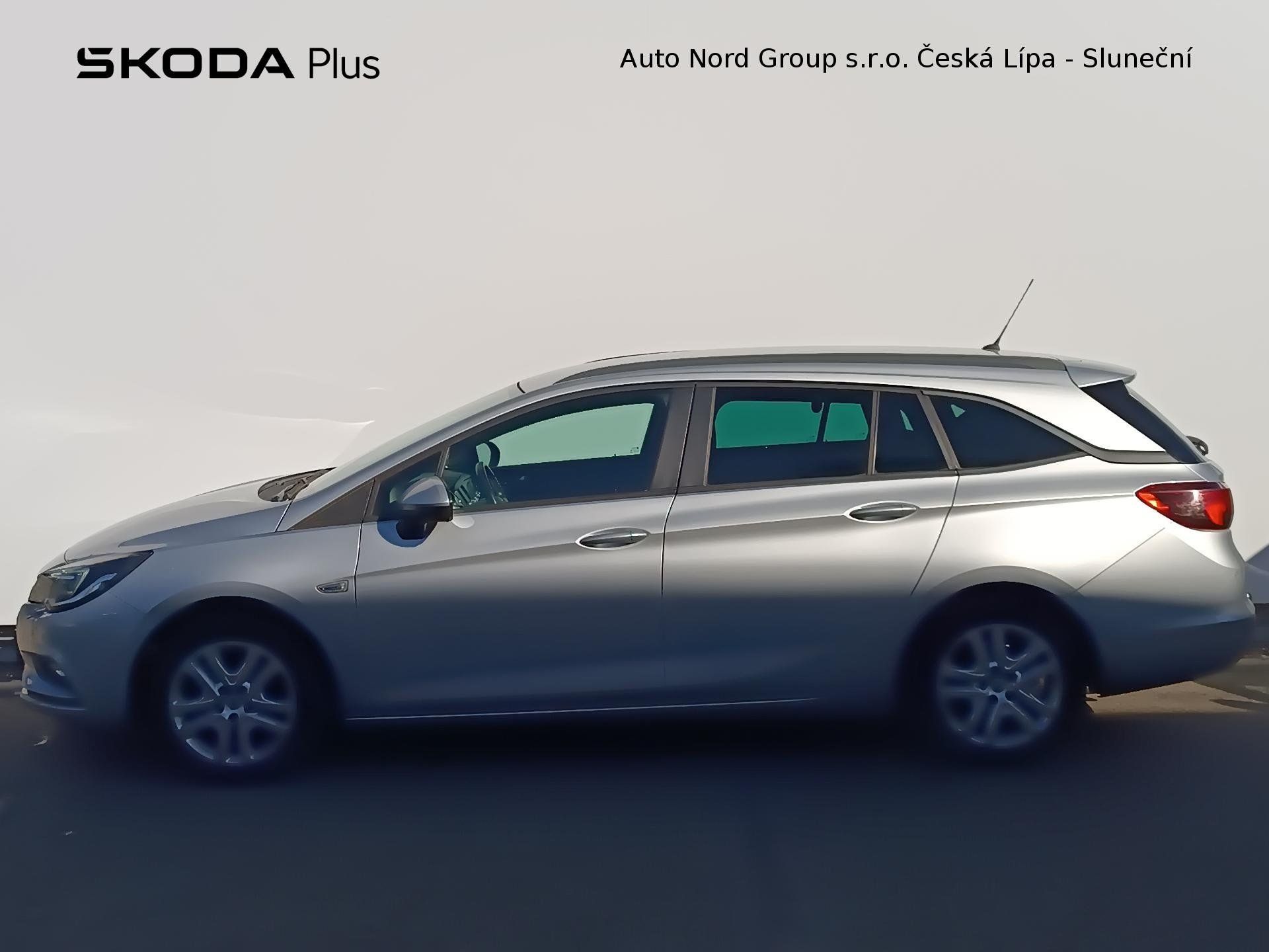 Opel Astra, Opel Astra Sports Tourer - fotka 6