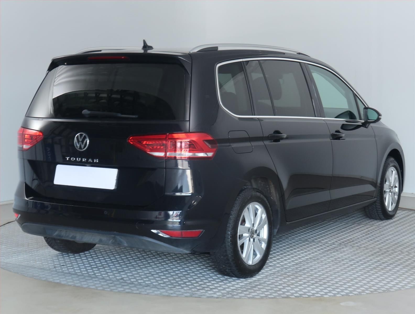 Volkswagen Touran, 1.5 TSI, Automat, ČR,1.maj - fotka 5