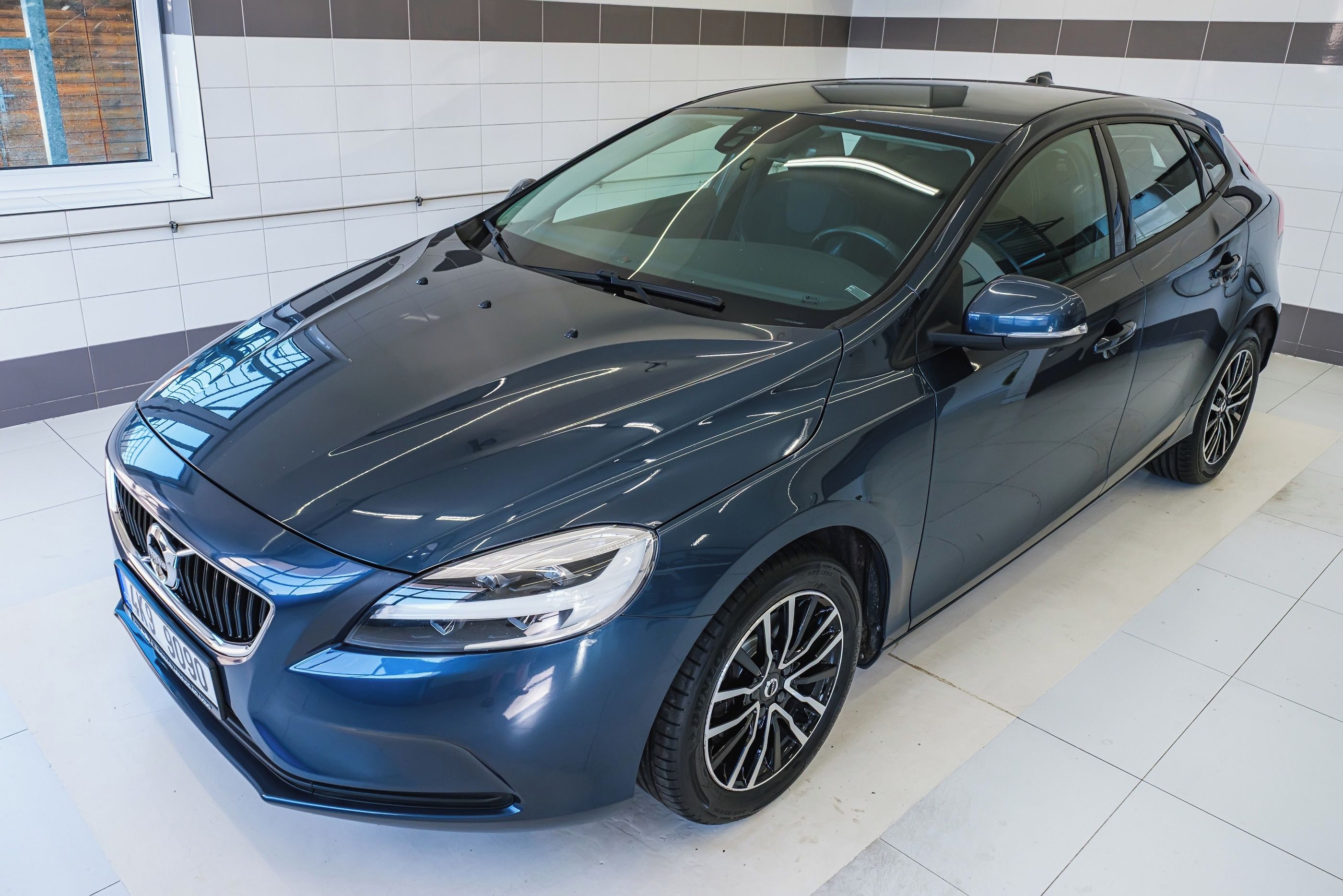 Volvo V40, 2.0D2 Momentum 88kW automat - fotka 2