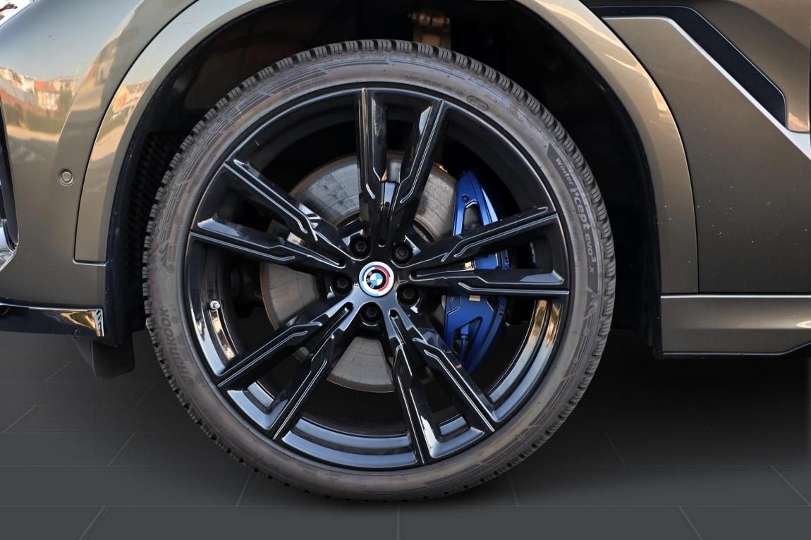 BMW X6, M50i - fotka 6