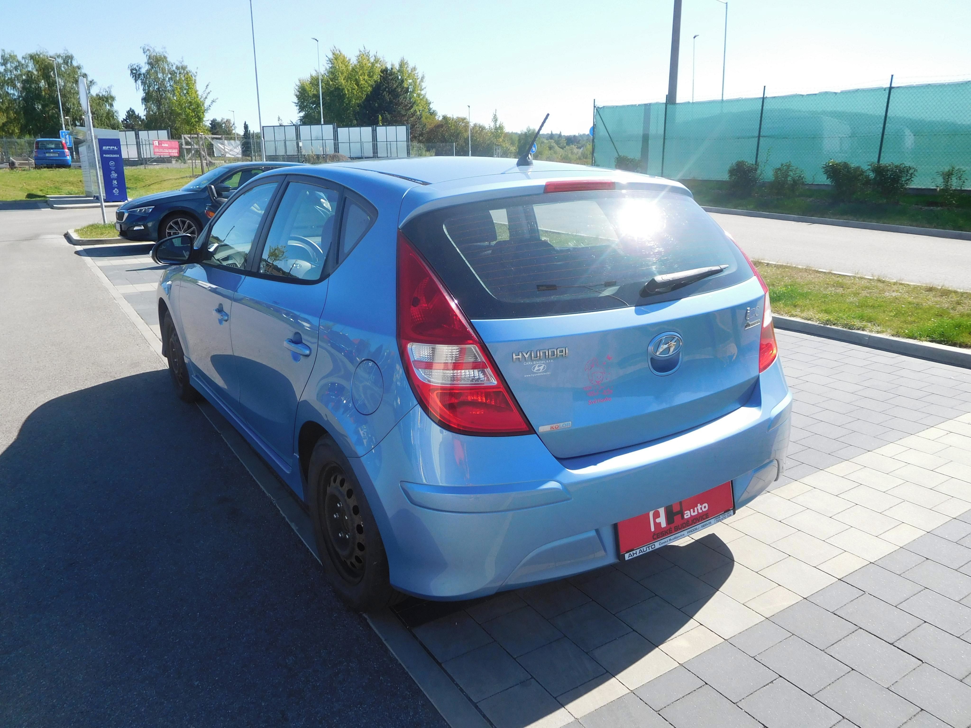 Hyundai i30, 1.4i 16V, 80 kW, Klima, ČR - fotka 4