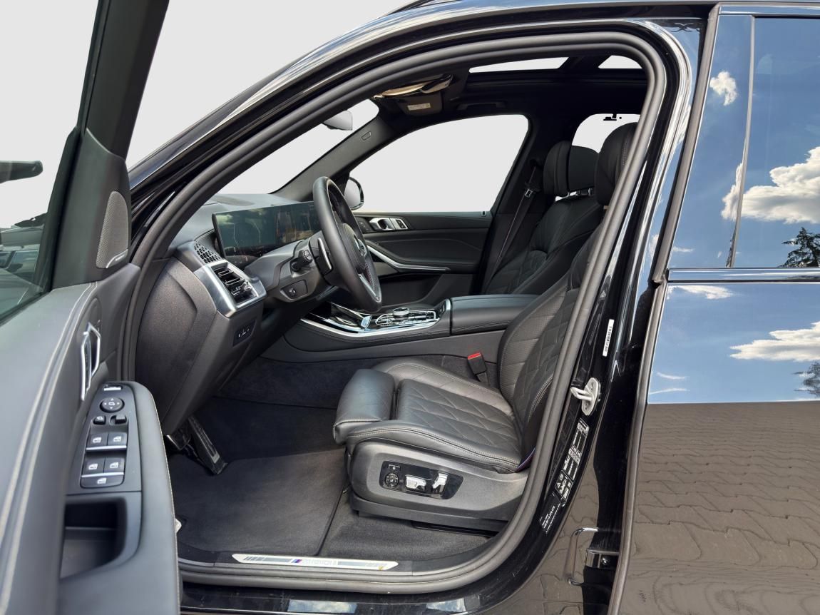 BMW X5, M60i - fotka 2