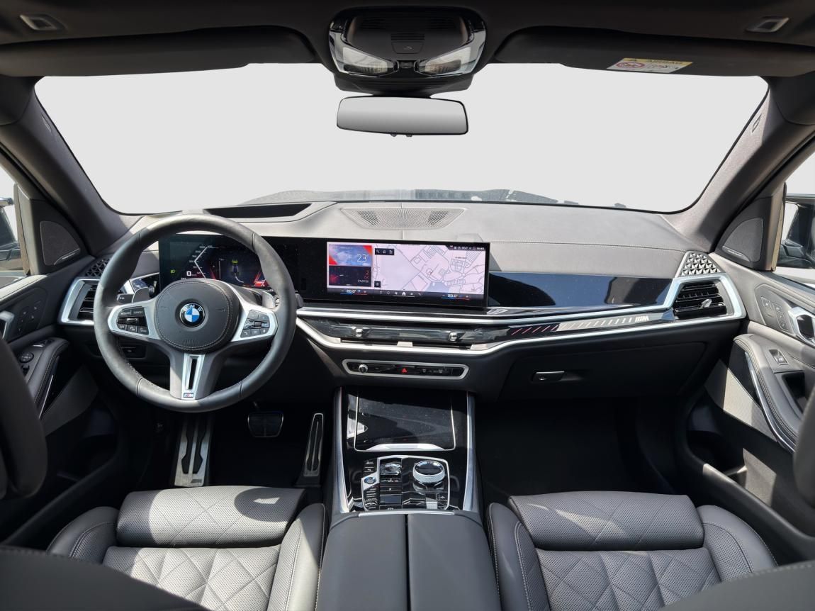 BMW X5, M60i - fotka 4