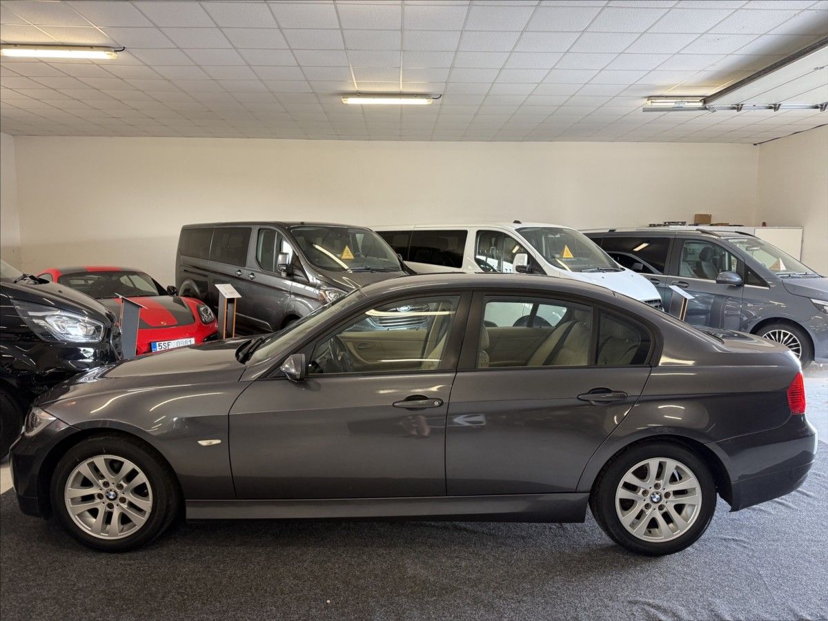 BMW Řada 3, 320i E90,110kW,manuál - fotka 3