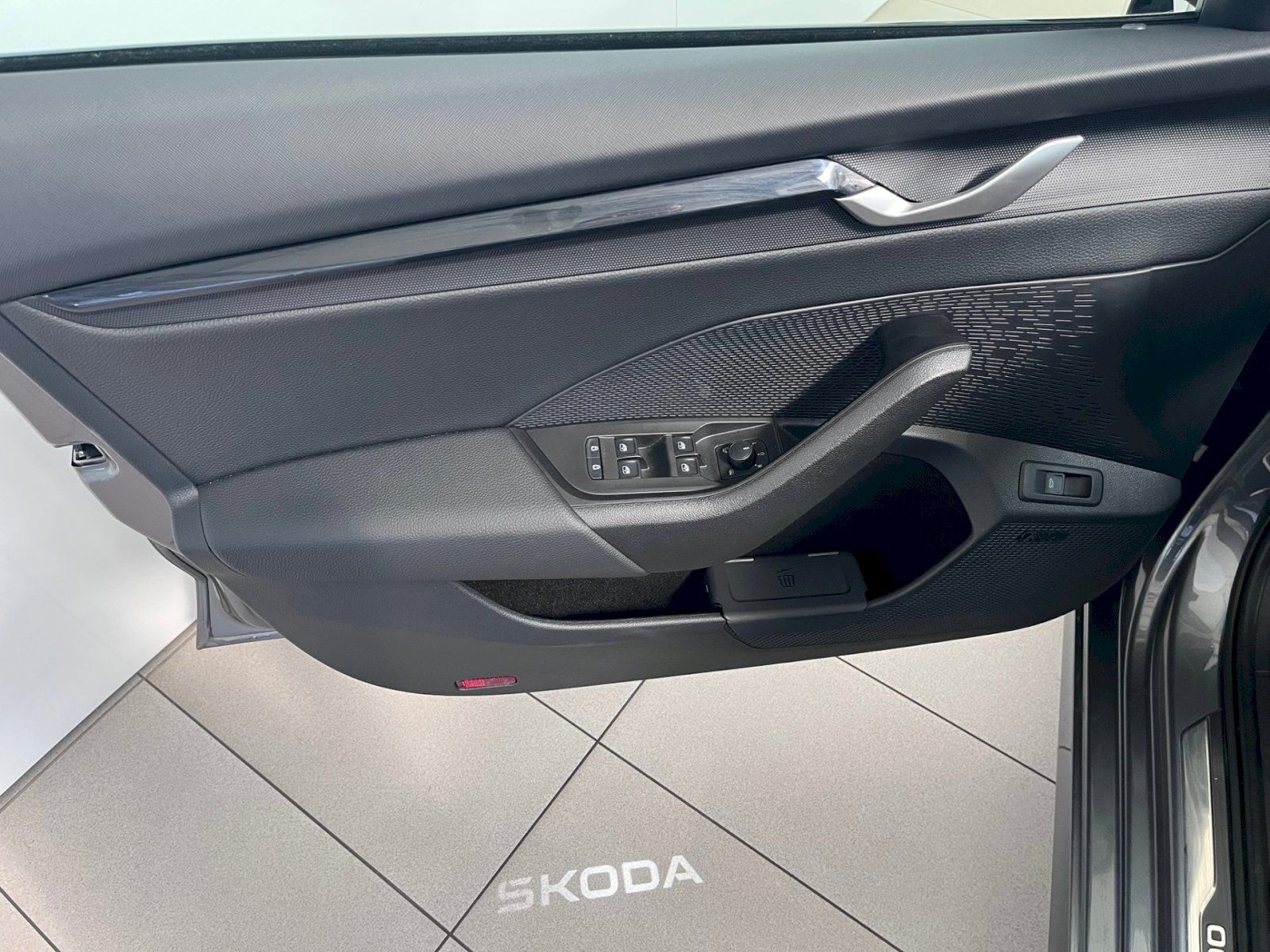 Škoda Octavia, Combi 2.0 TSI 195 kW A7F RS - fotka 6