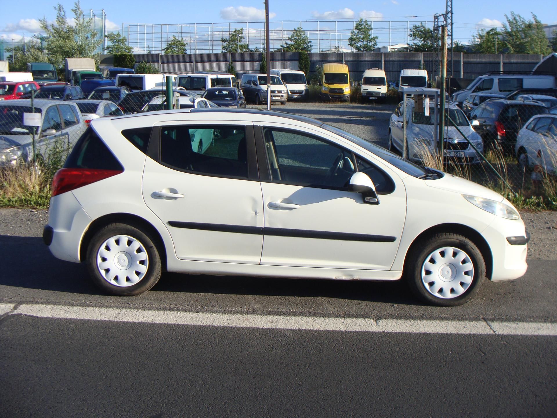 Peugeot 207, 1.6i, 88 kW, SW,automat,klima - fotka 6