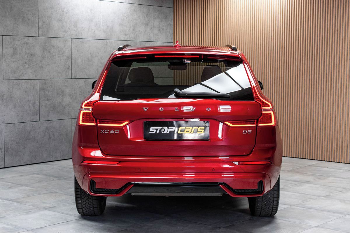 Volvo XC60, B5 184kW DARK PLUS*DPH*ČR 1.M* - fotka 5
