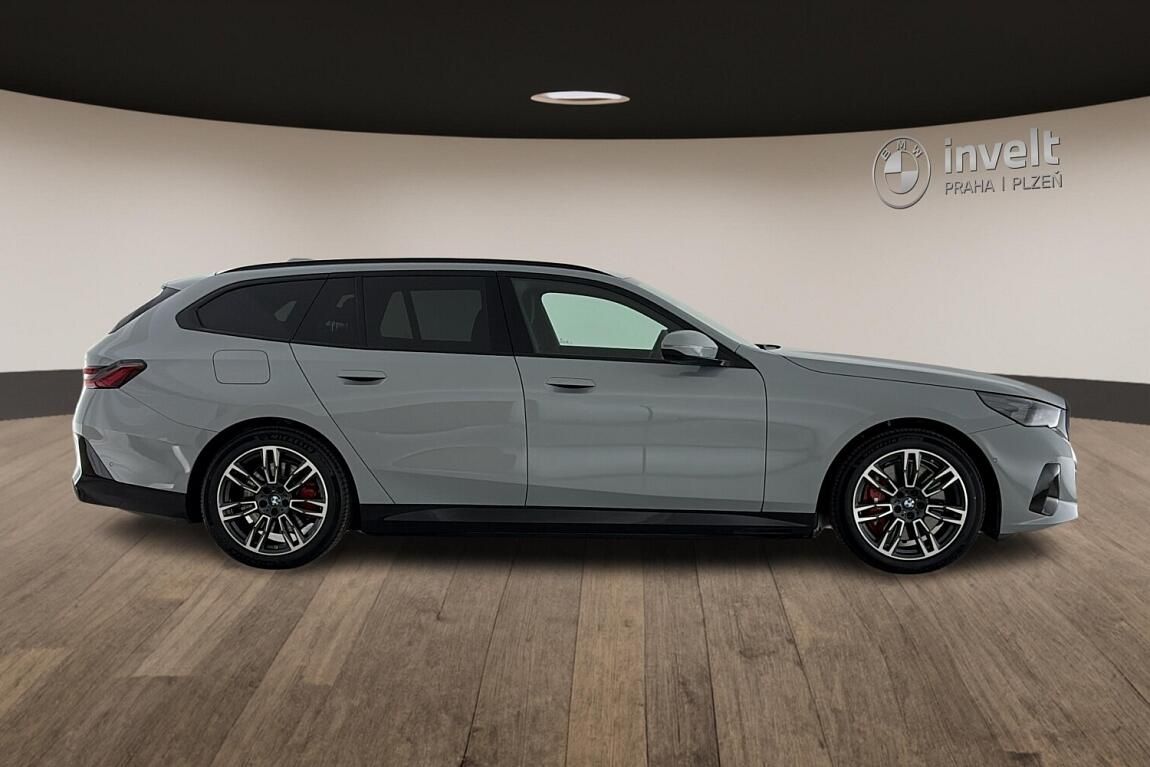BMW i5, xDrive40 Touring - fotka 2
