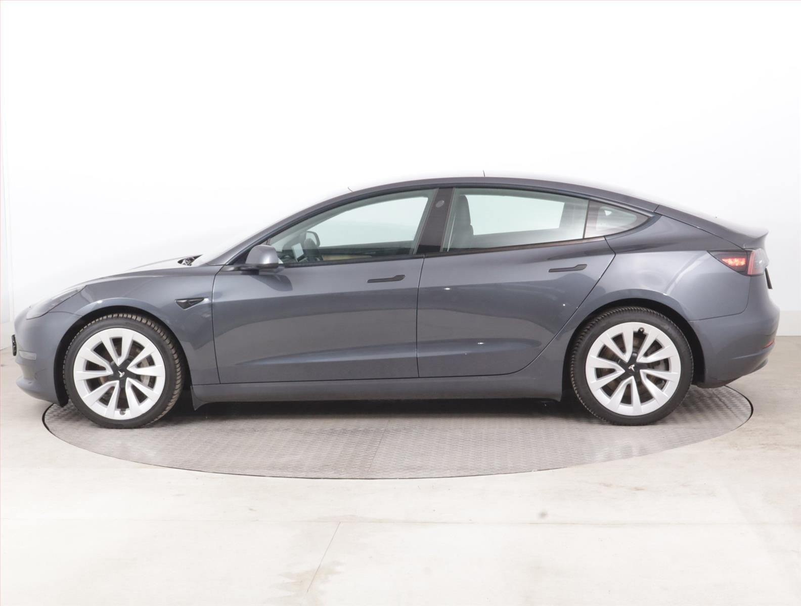 Tesla Model 3, Long Range 4WD 79kWh, SoH 92% - fotka 3