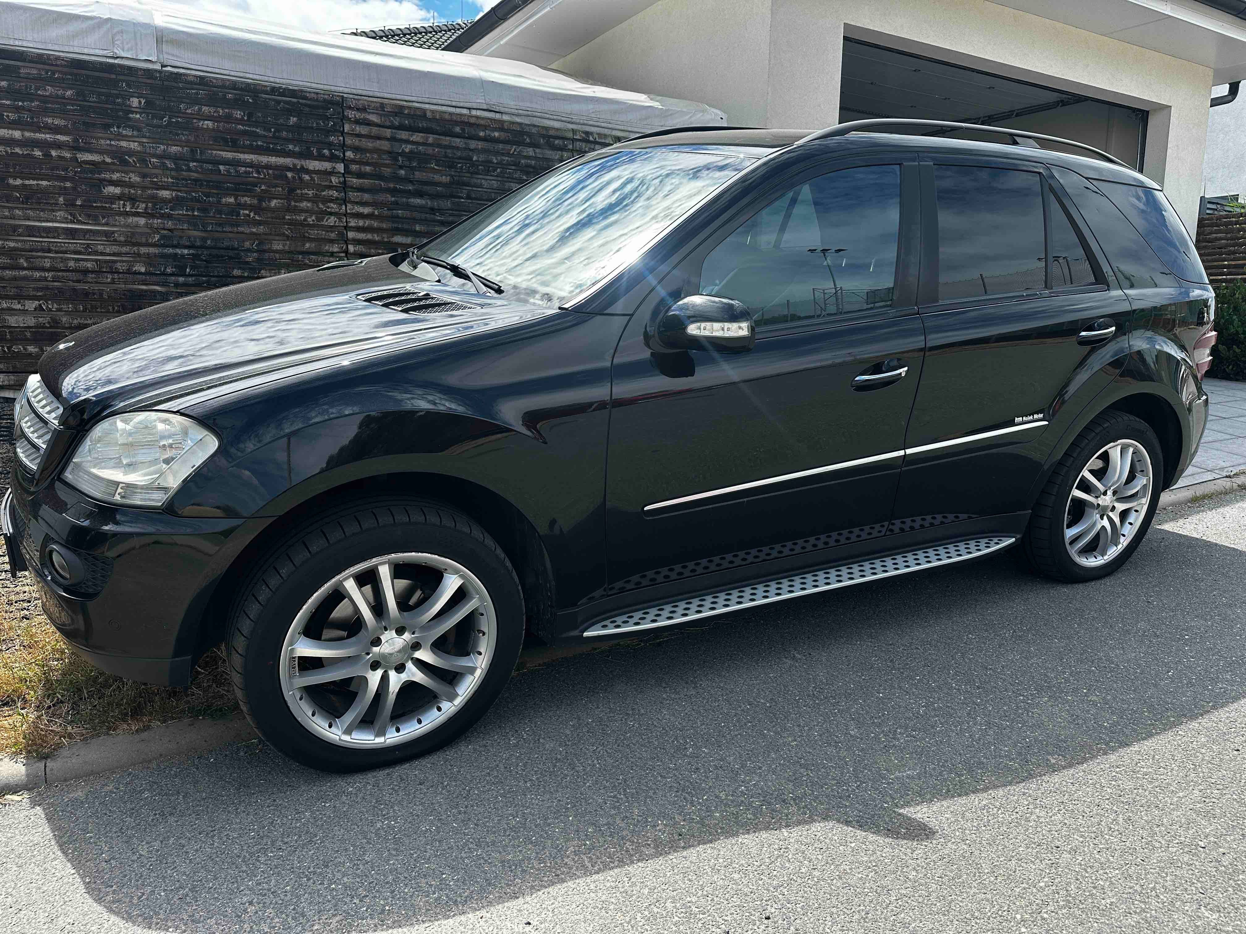 Mercedes-Benz ML, xkluzivní Mercedes-Benz ML 320 - fotka 6