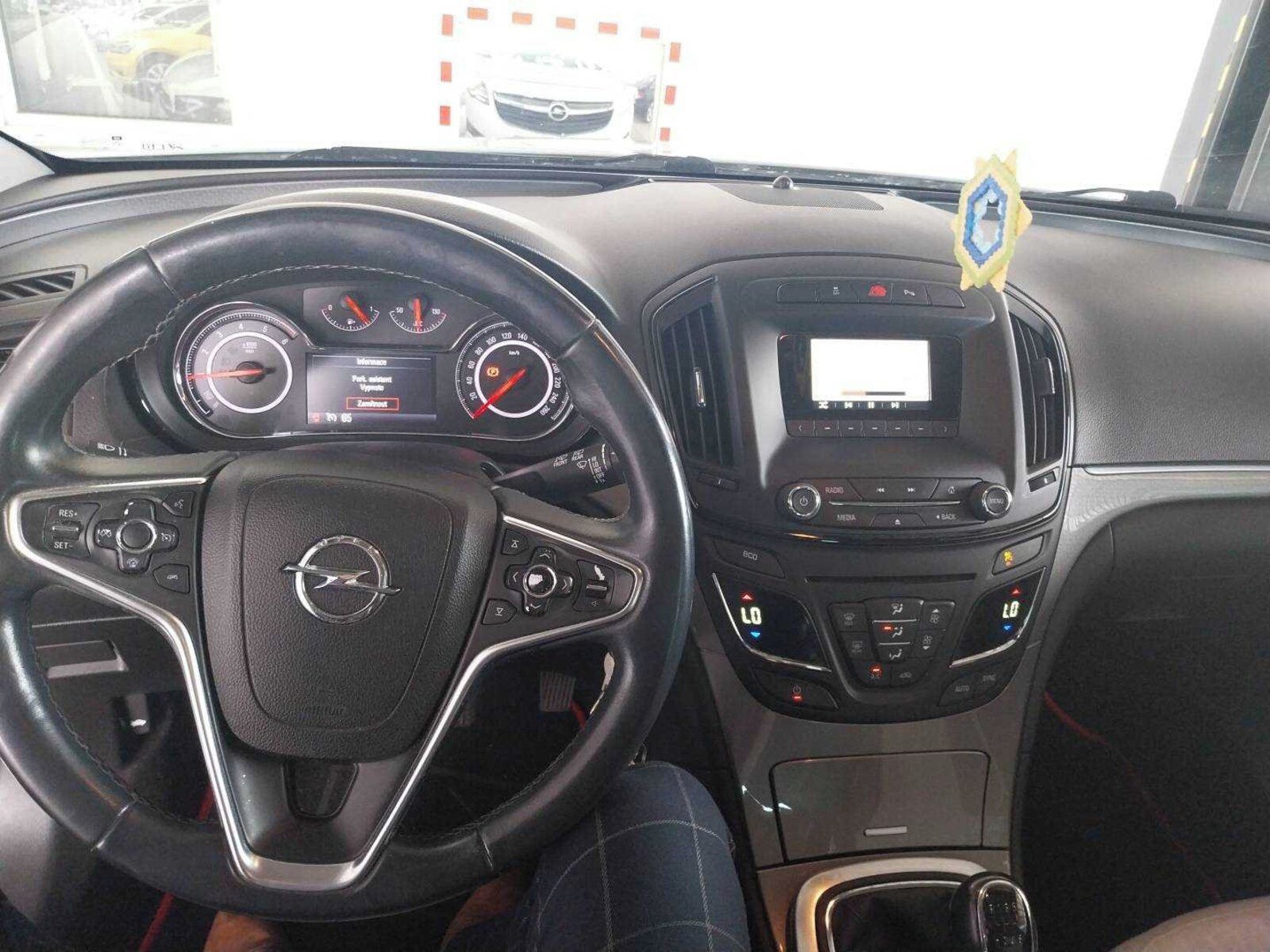 Opel Insignia, 2.0 CDTI, Automatická klima - fotka 3