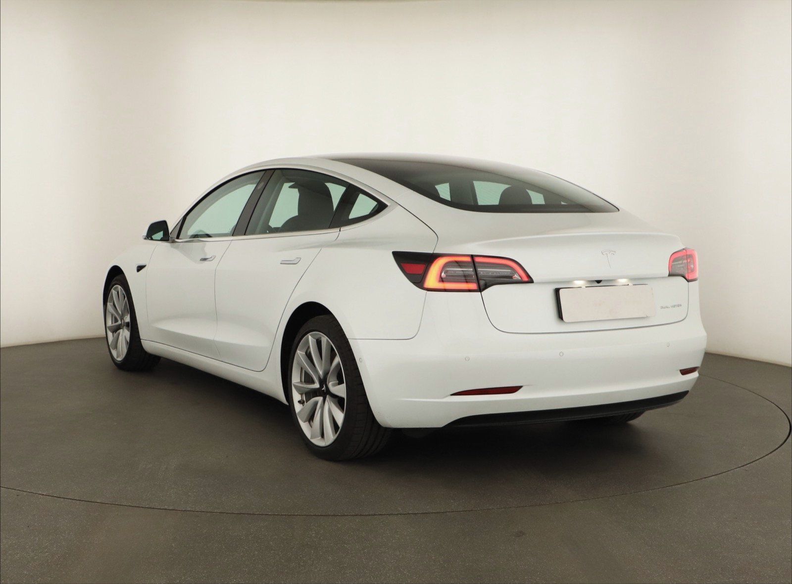 Tesla Model 3, Long Range 4WD 78kWh, SoH 82% - fotka 4