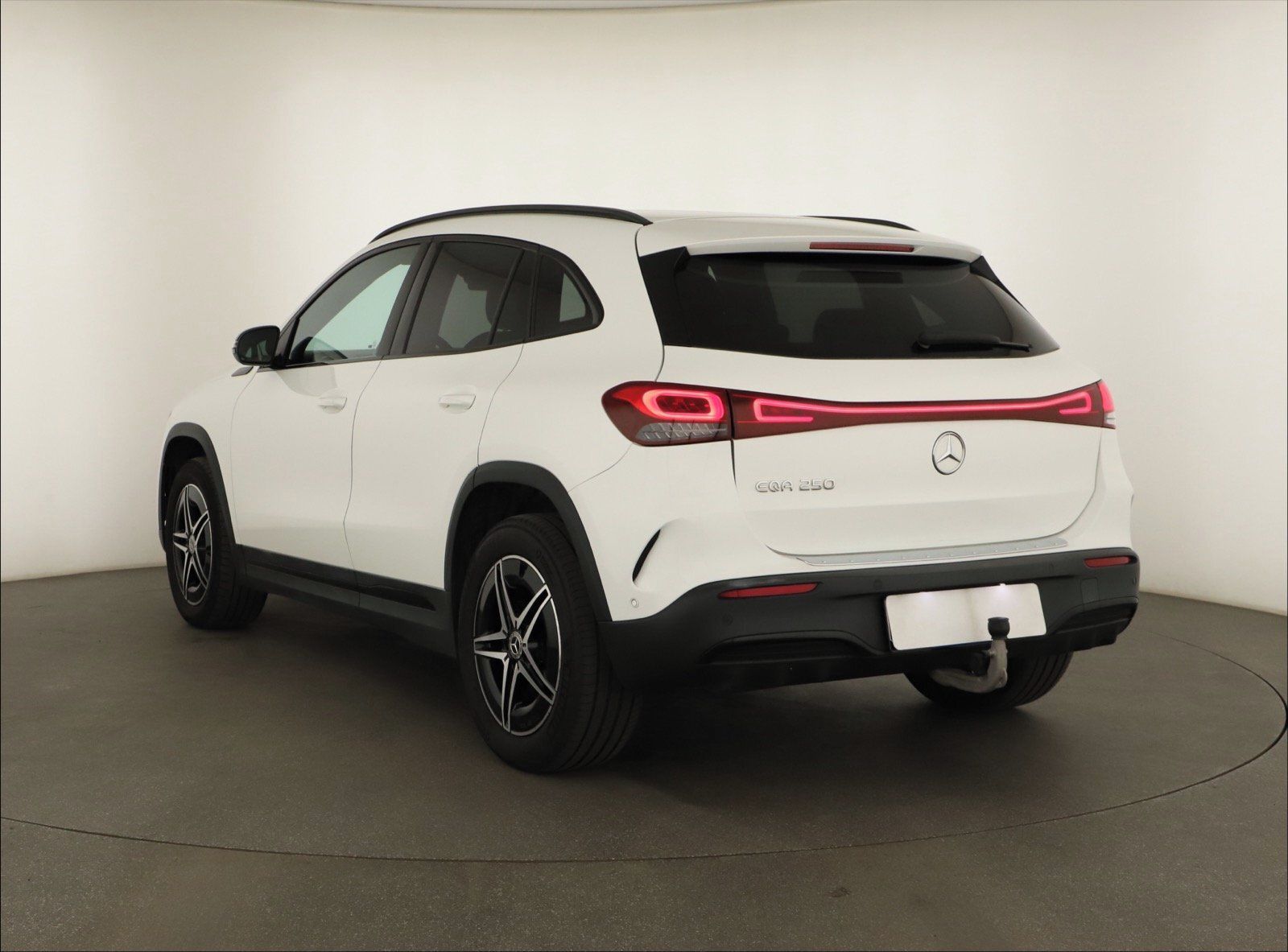 Mercedes-Benz EQA, EQA 250, SoH 98%, Automat - fotka 4