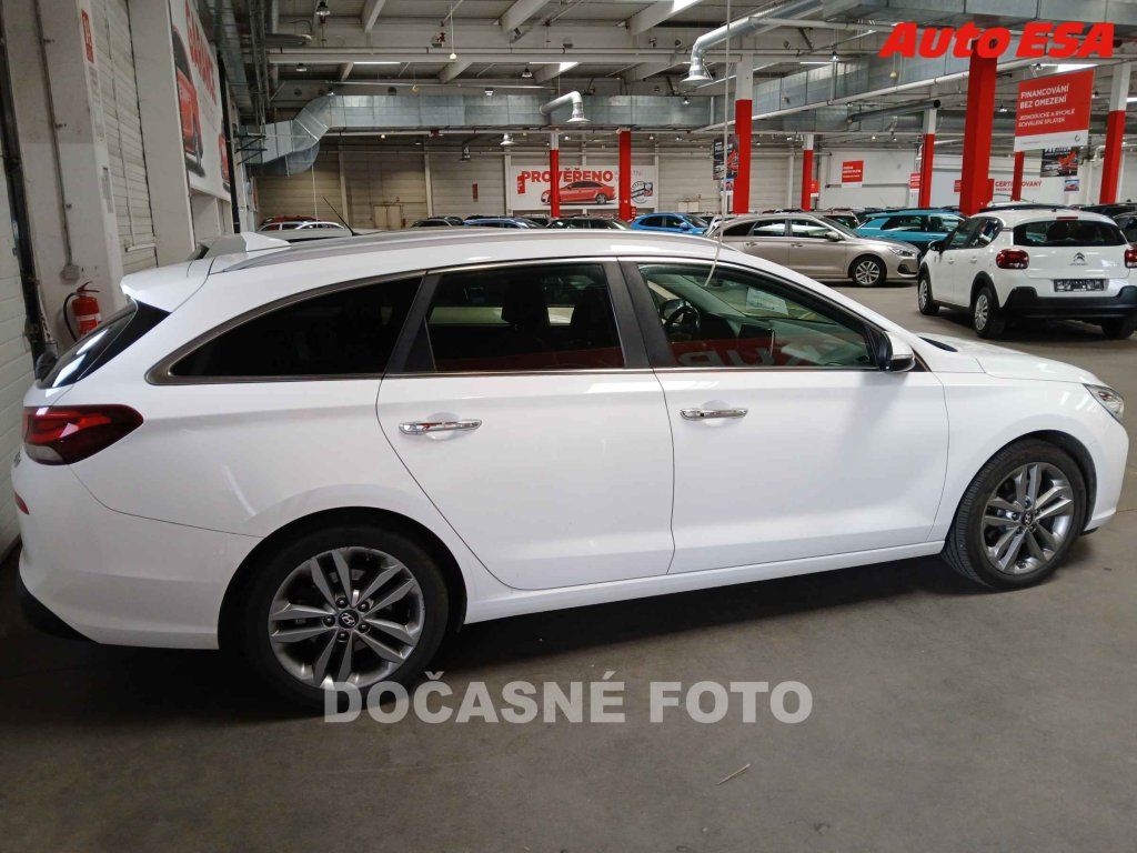 Hyundai i30, 1.5 T-GDI,ČR,DSG,LED - fotka 2