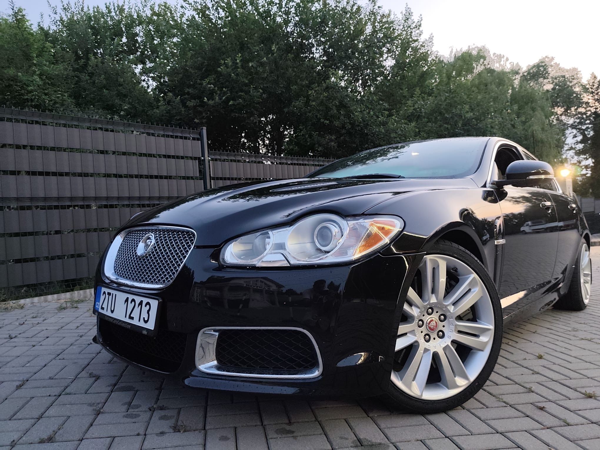 Jaguar XF, XFR 5.0 V8 Kompressor - fotka 4