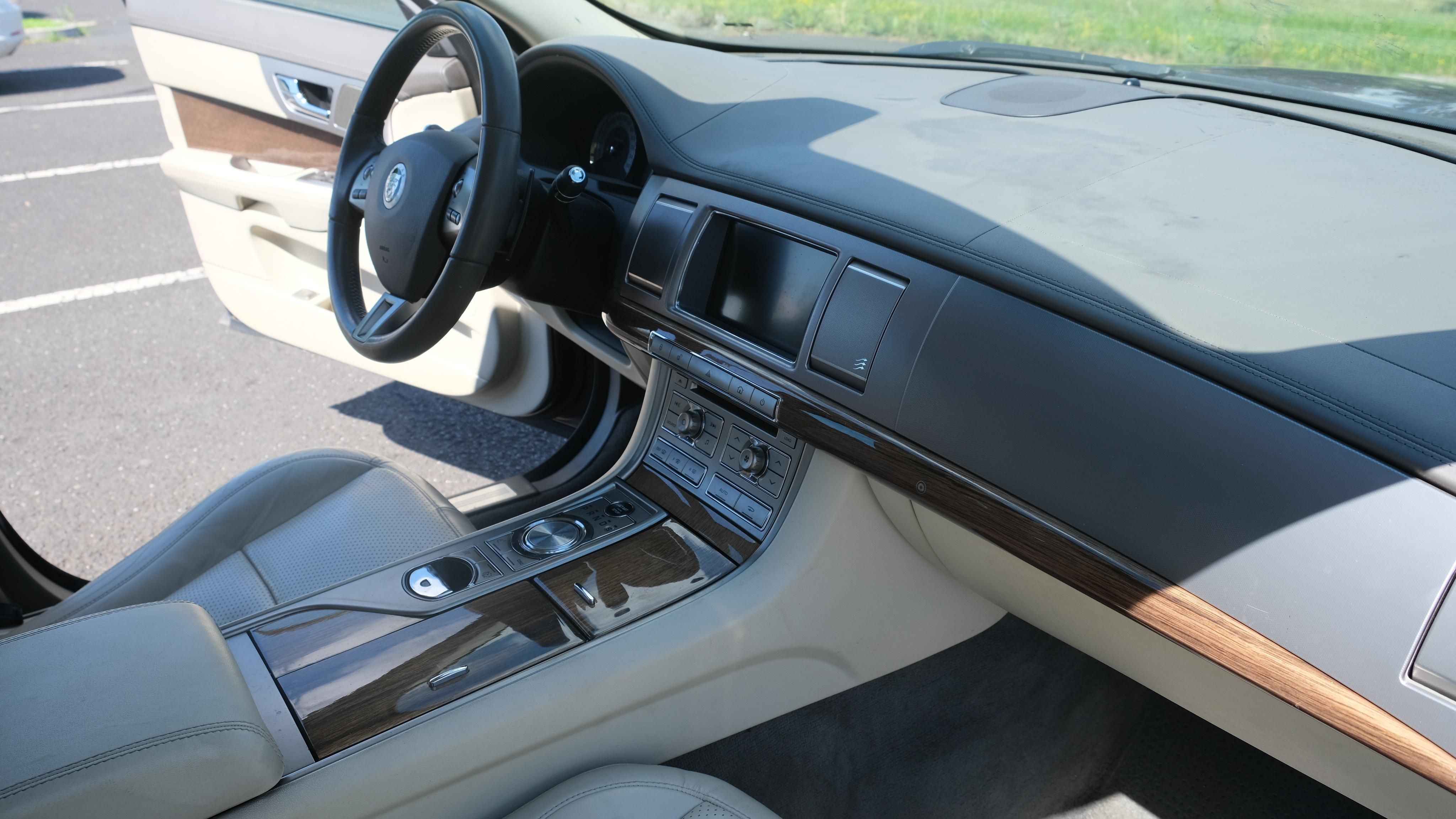 Jaguar XF - fotka 2