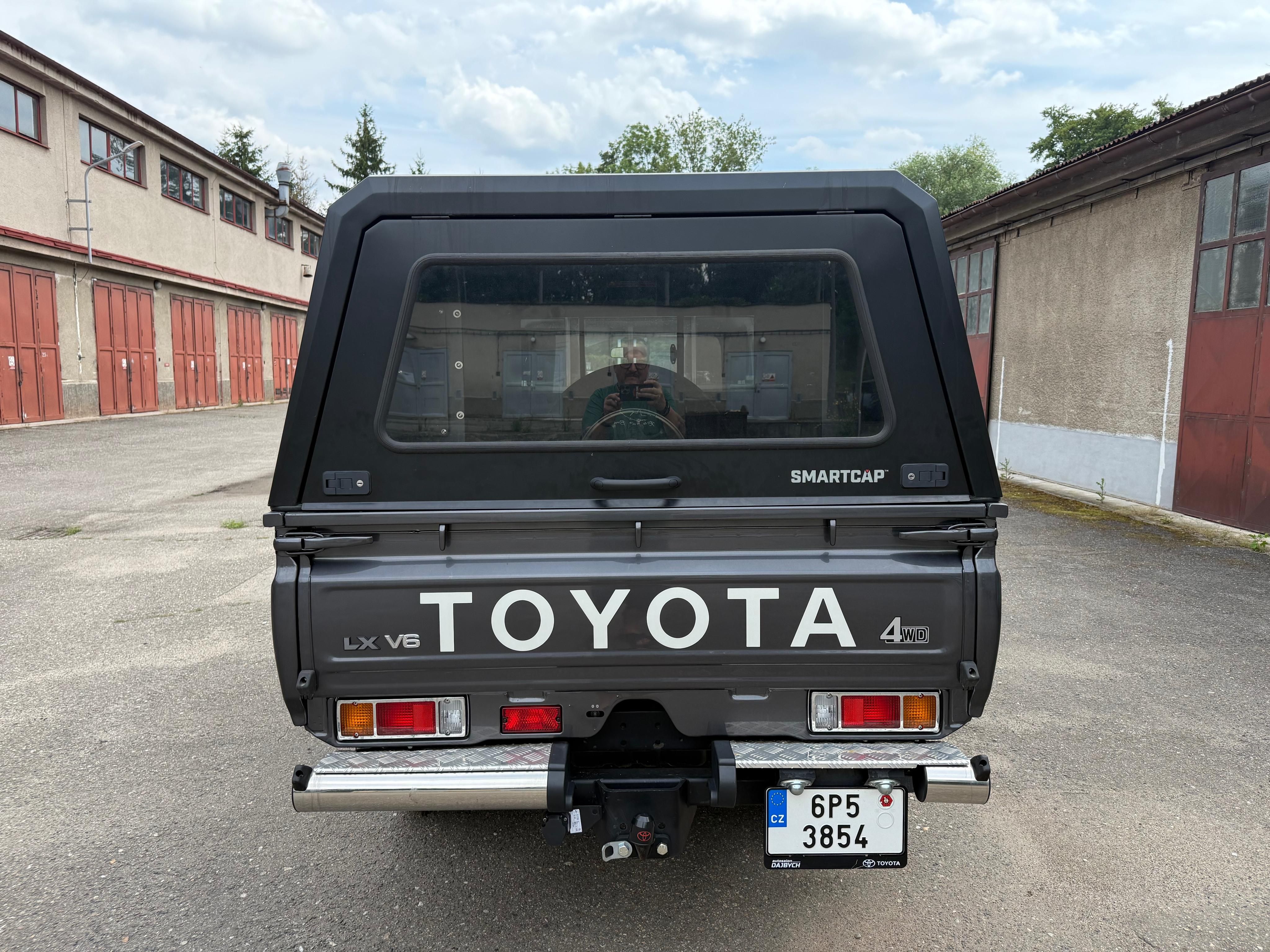 Toyota Land Cruiser, Toyota Land Cruiser LC 79 DC - fotka 4