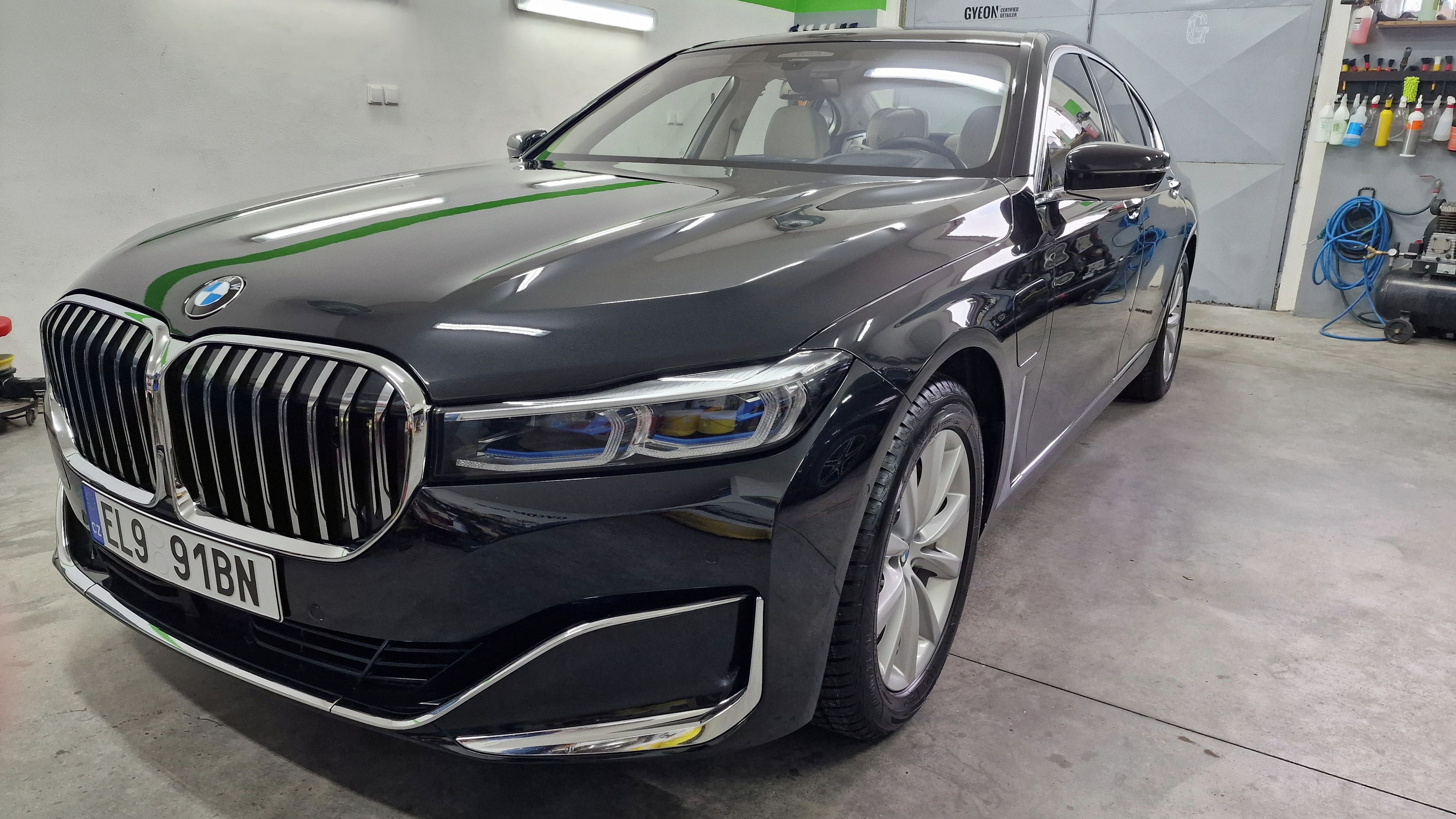BMW Řada 7, 745e Vzduch, HUD, NightVision - fotka 2