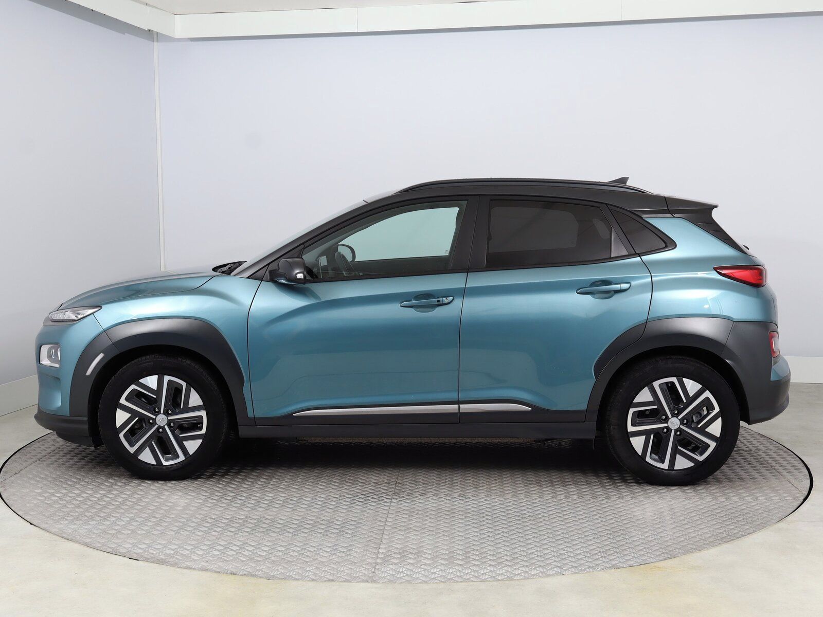 Hyundai Kona, Electric 64 kWh, SoH 100% - fotka 3