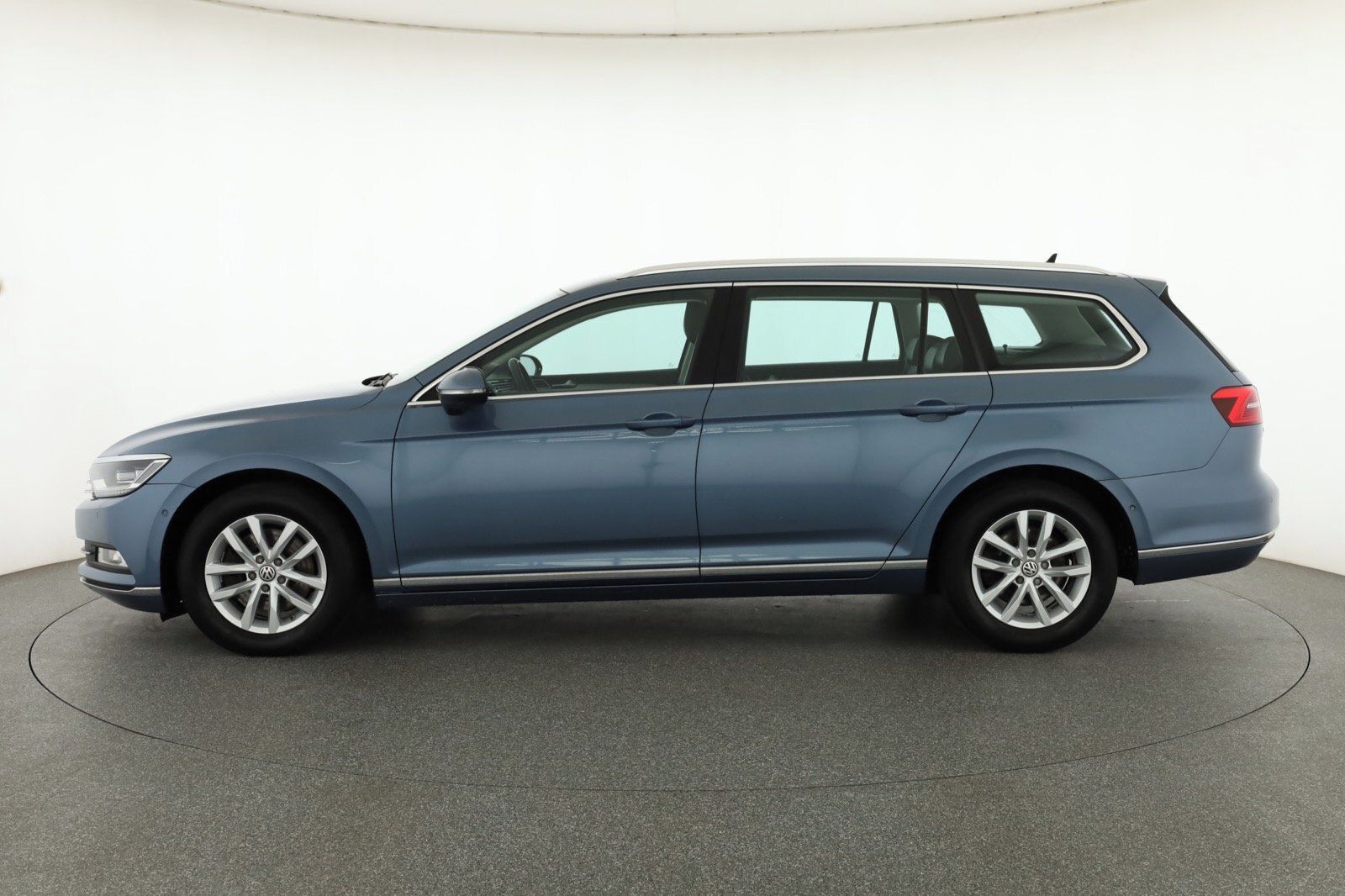 Volkswagen Passat, 2.0 TDI, Highline, Navi - fotka 3