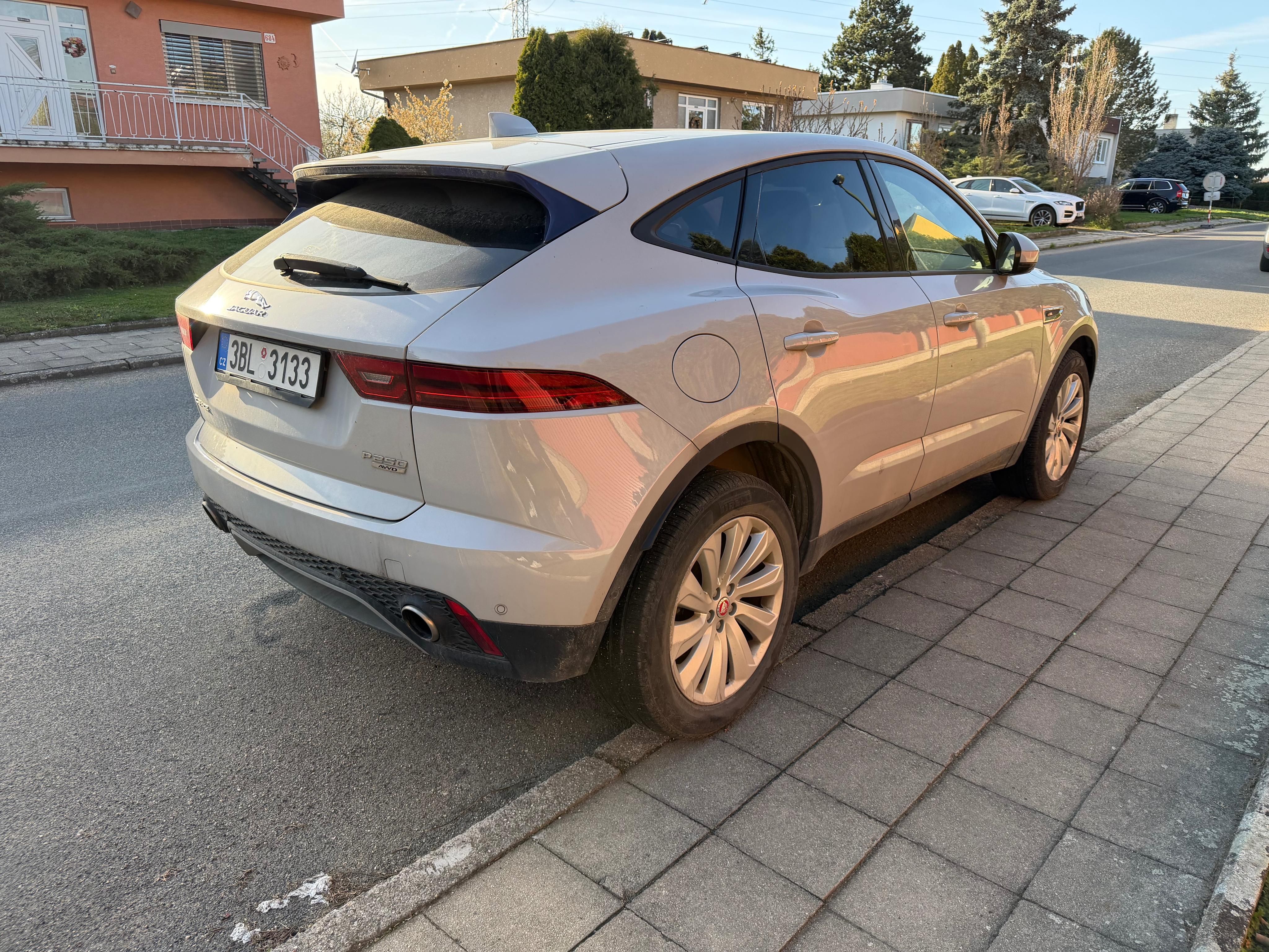 Jaguar E-Pace, Jaguar E-Pace P250 AWD 184 kW - fotka 5