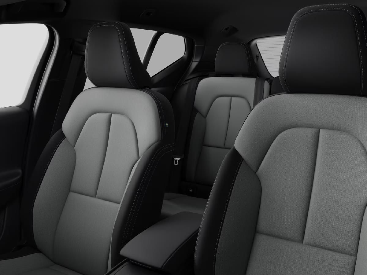 Volvo XC40, 2.0B3 120kW PLUS DARK - fotka 3