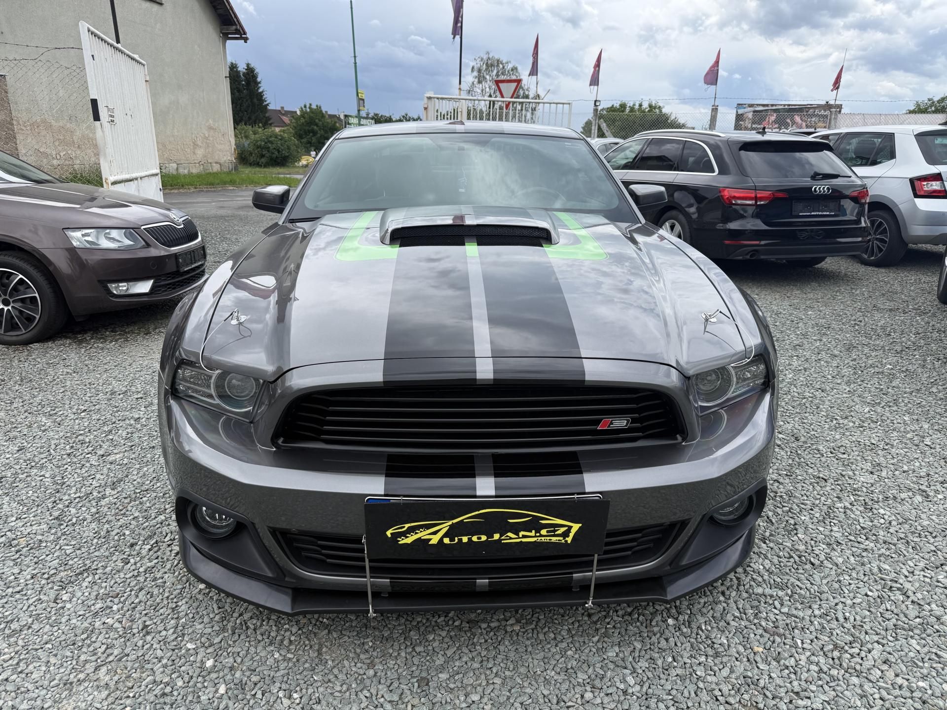 Ford Mustang, 3.7 V6 - fotka 2