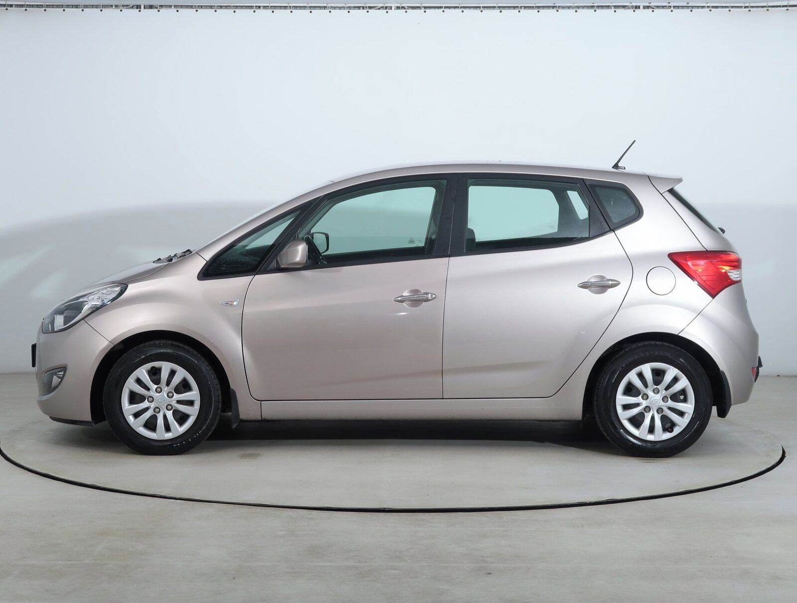 Hyundai ix20, 1.4 CVVT, ČR,1.maj, Serv.kniha - fotka 3