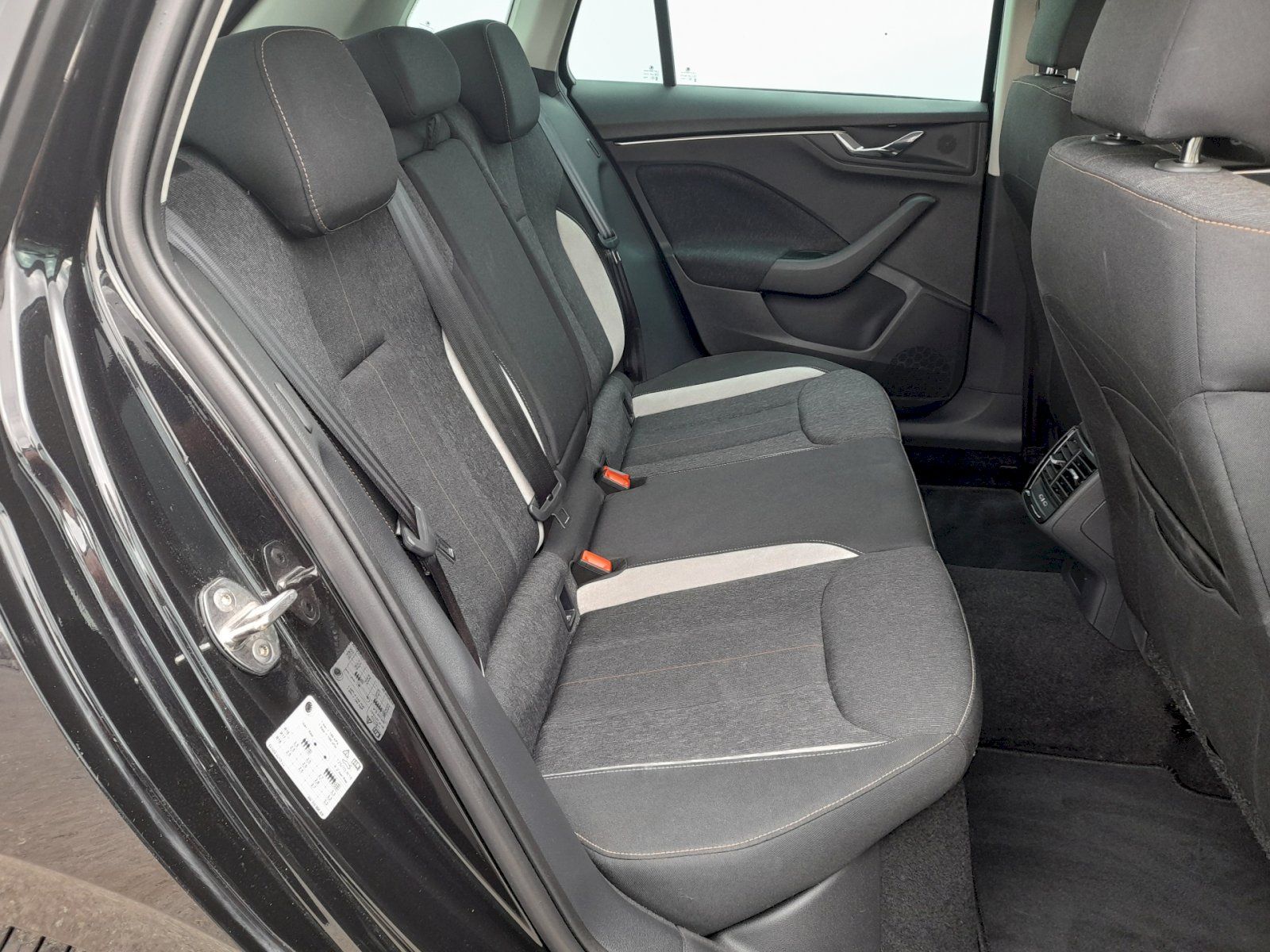 Škoda Kamiq, Top Selection 1.0TSI 85kW 6MP - fotka 6